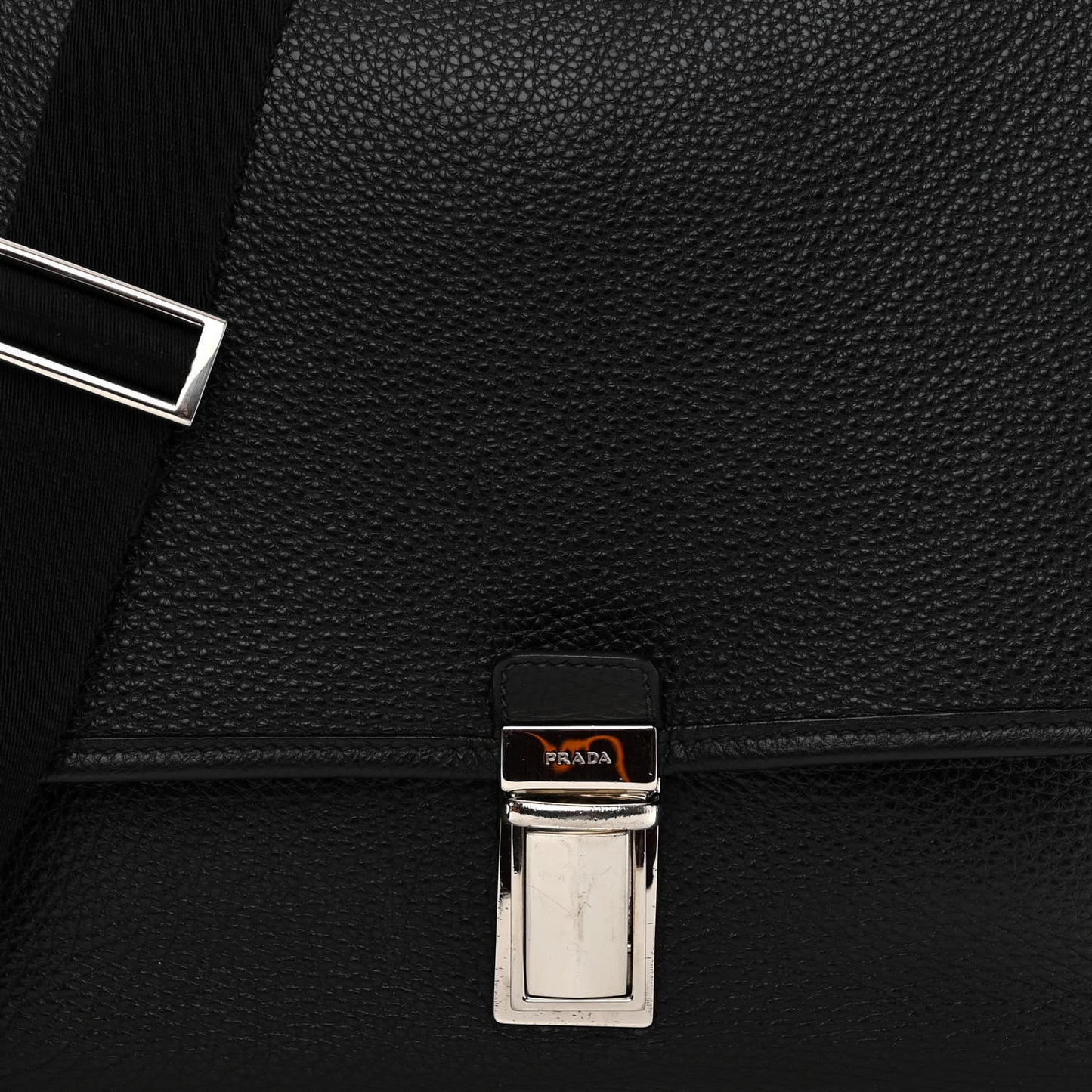 Vitello Daino Flat Flap Messenger Bag Black