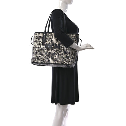 MCM Grained Calfskin Visetos Medium Liz Reversible Shopper Tote Black 2 of 19