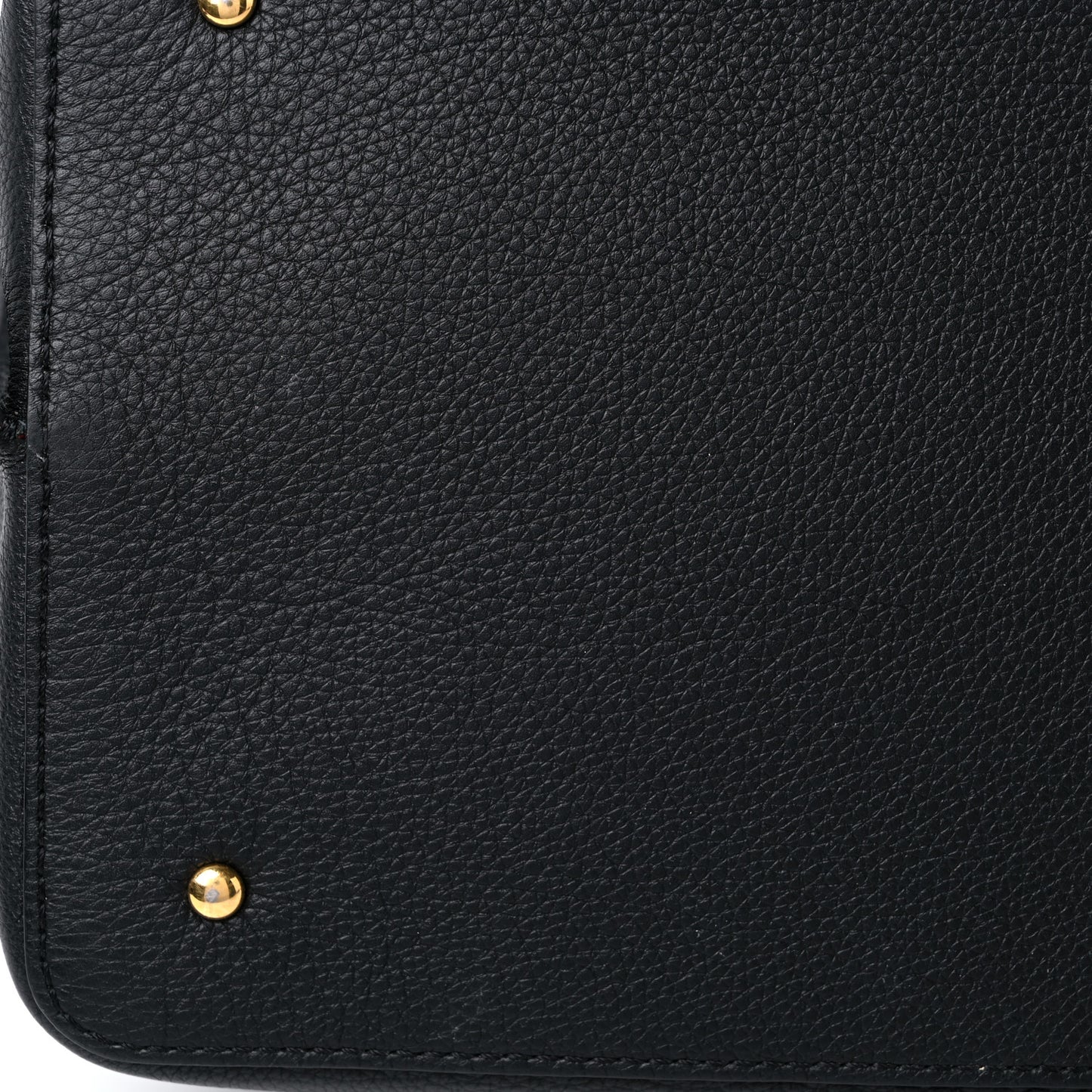 Grainy Calfskin Medium VLogo Escape Shopper Black