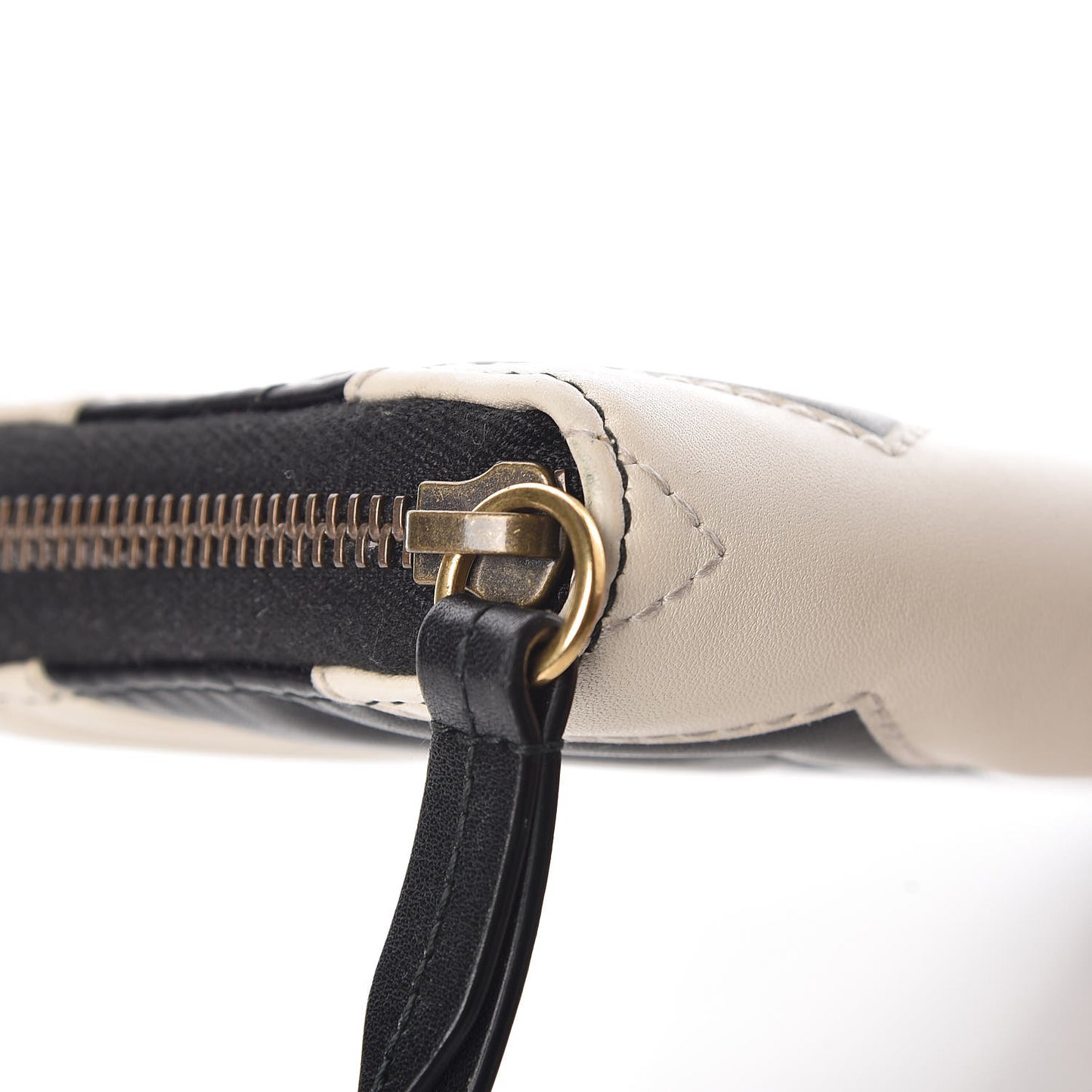 Calfskin Matelasse GG Marmont Zip Around Wallet Black White
