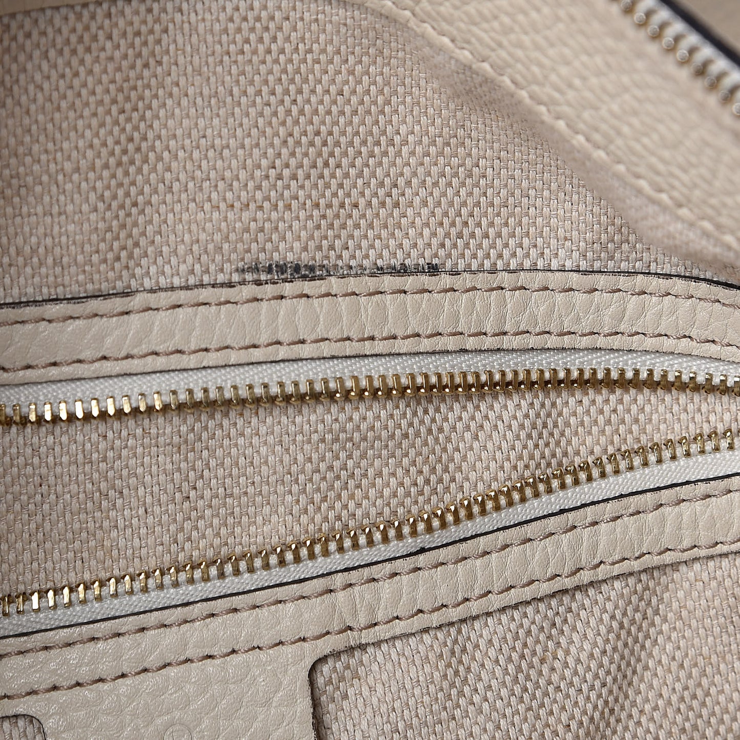 Pebbled Calfskin Large Soho Hobo Off White