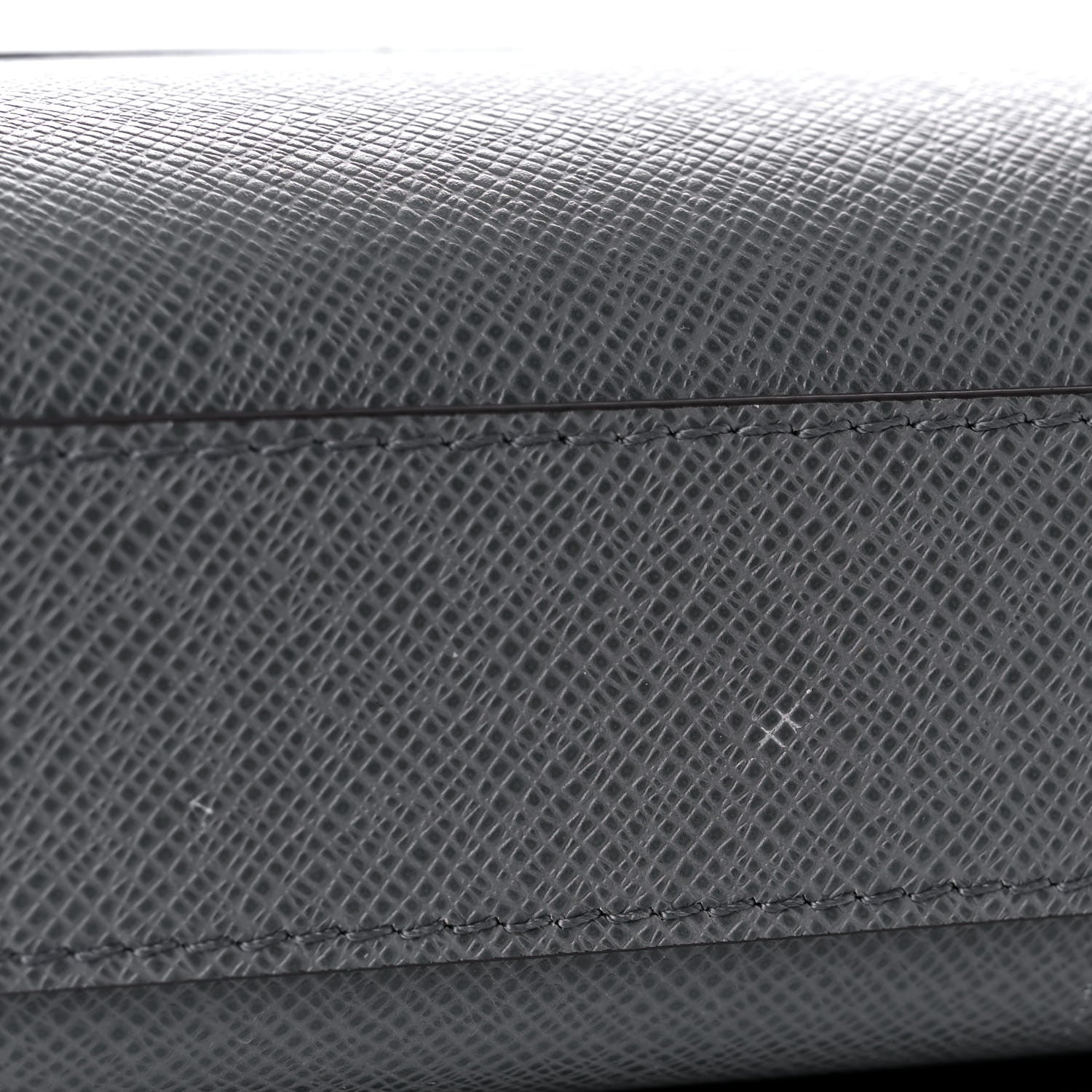 Louis Vuitton Taiga New Flap Messenger Gris 11 of 13