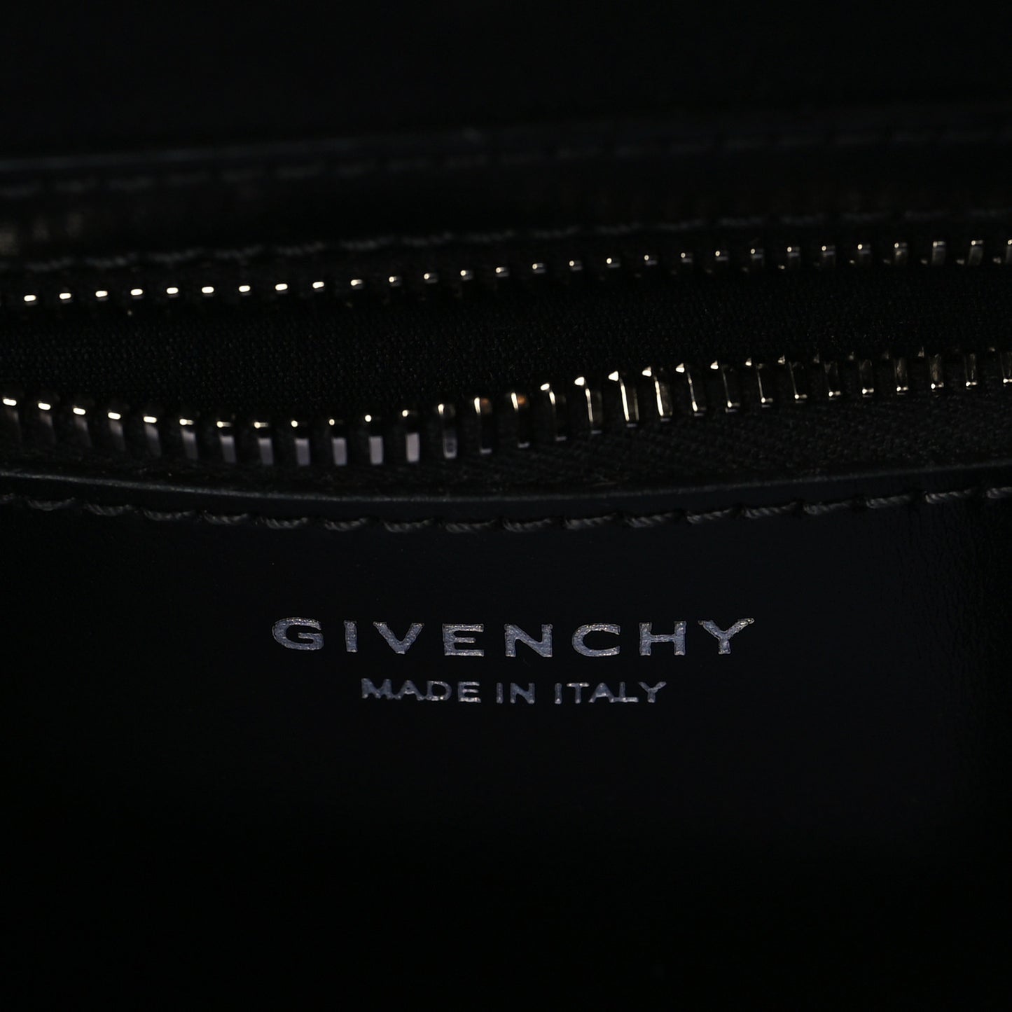 Box Calfskin Medium Lock Antigona Black