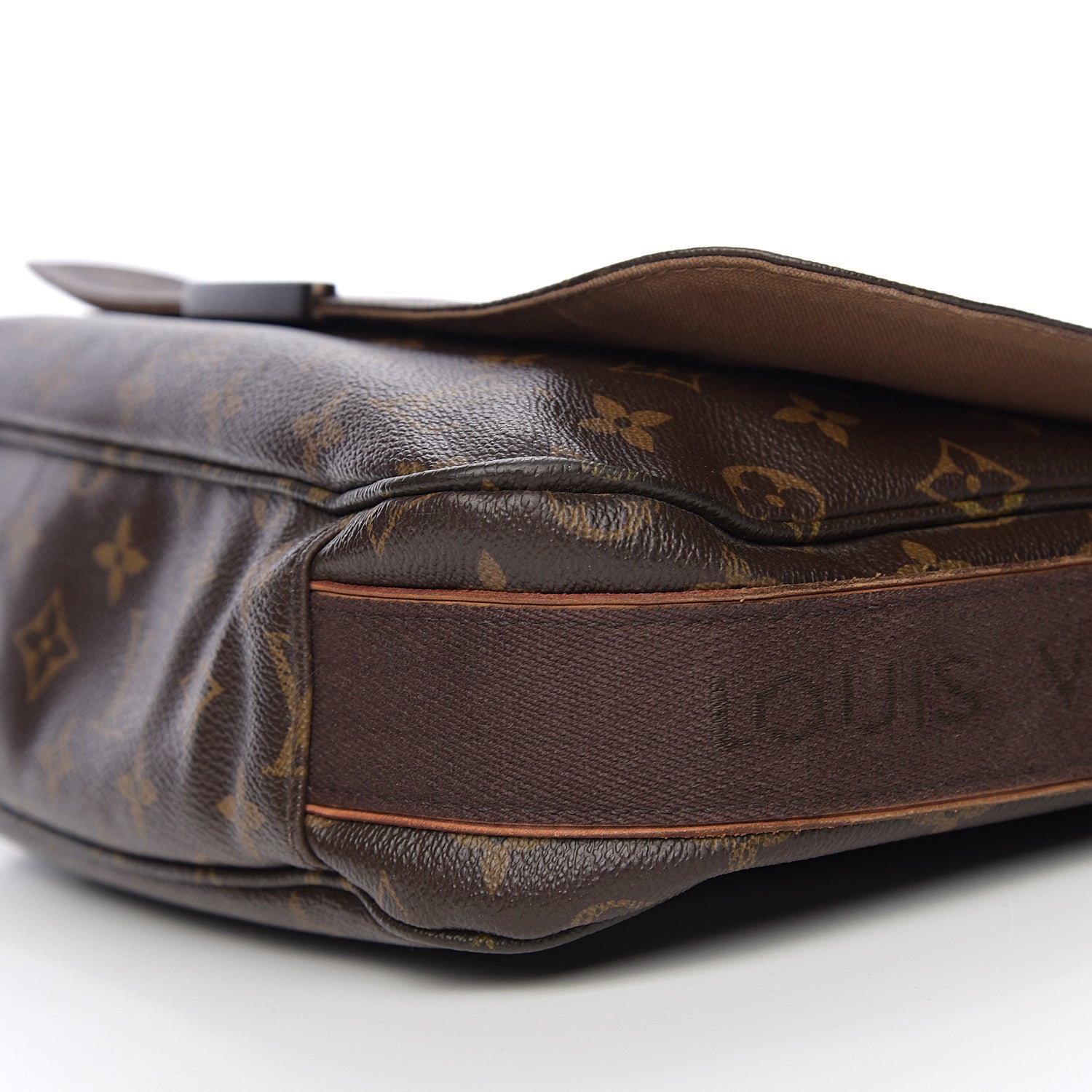 Louis Vuitton Monogram Beaubourg MM Messenger Bag 10 of 10
