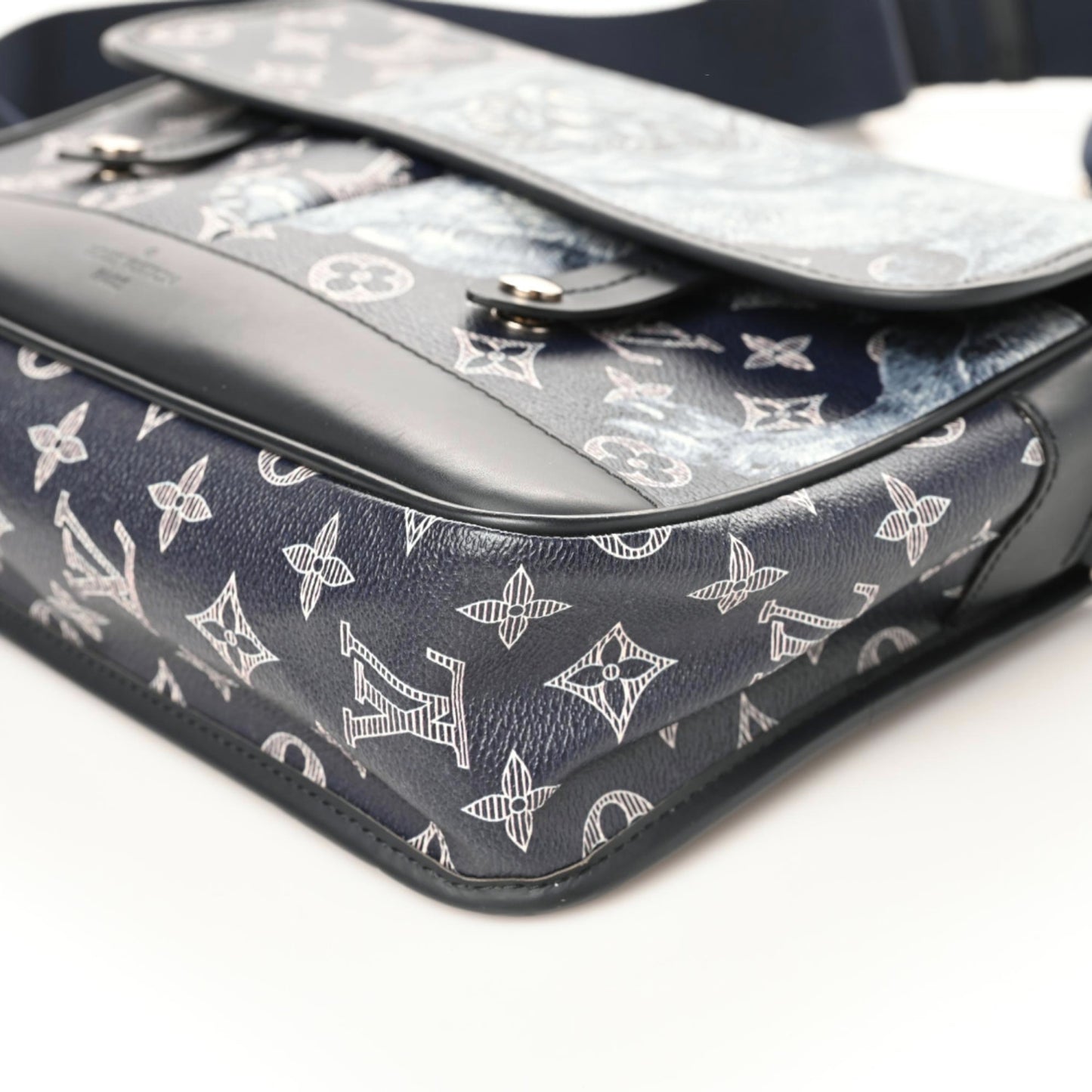 Savane Monogram Chapman Messenger PM Encre