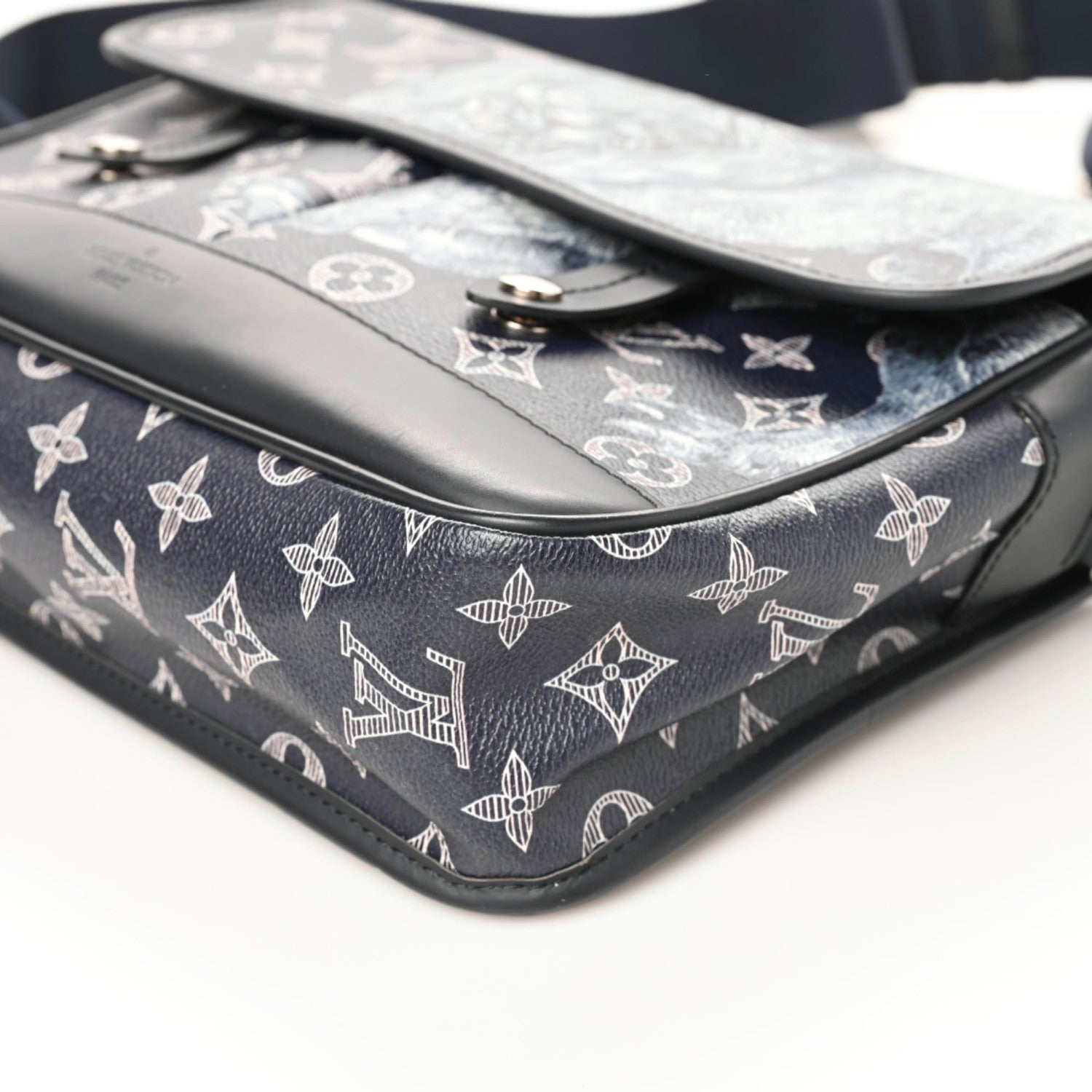 Louis Vuitton Savane Monogram Chapman Messenger PM Encre 7 of 9