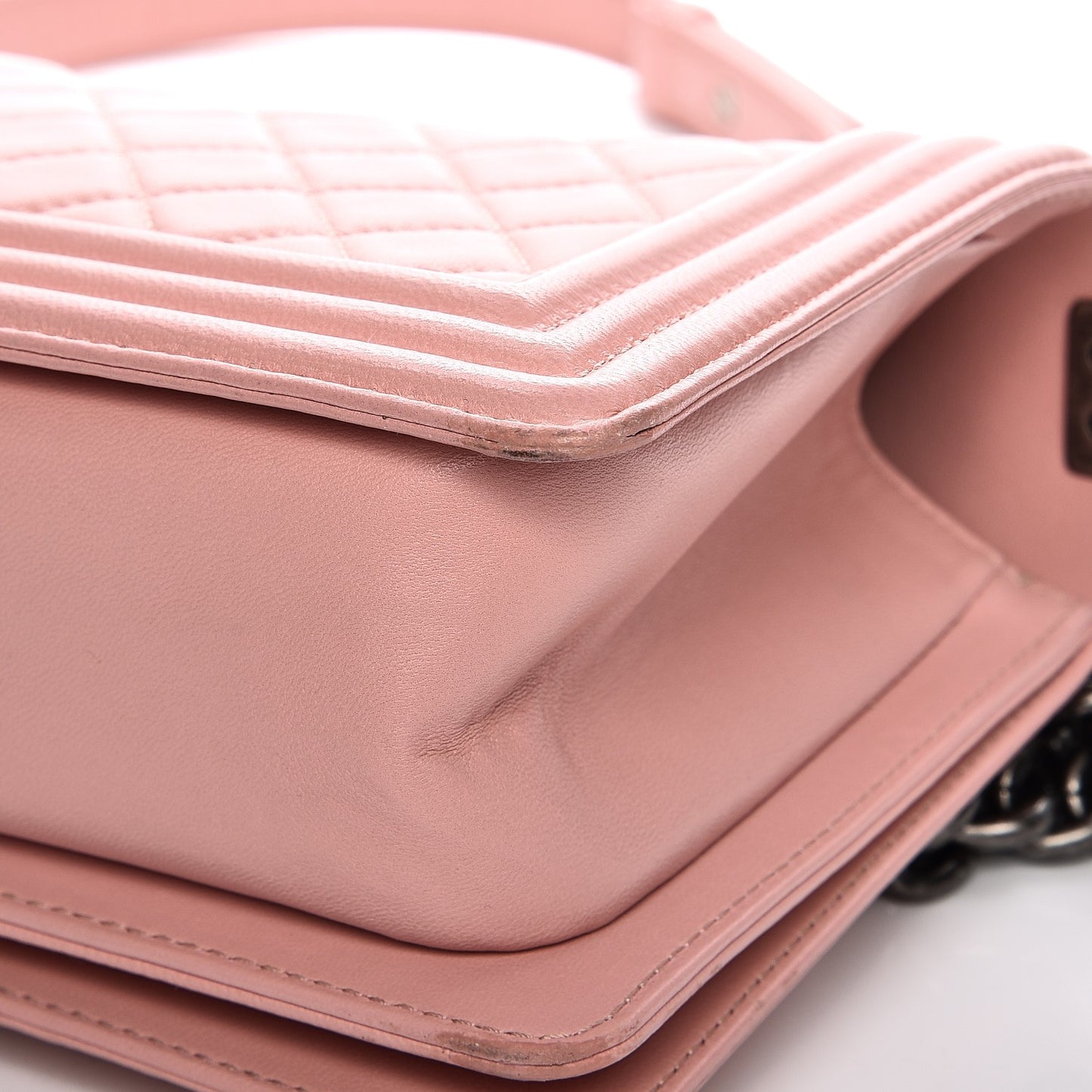 Lambskin Quilted Medium Boy Flap Light Pink