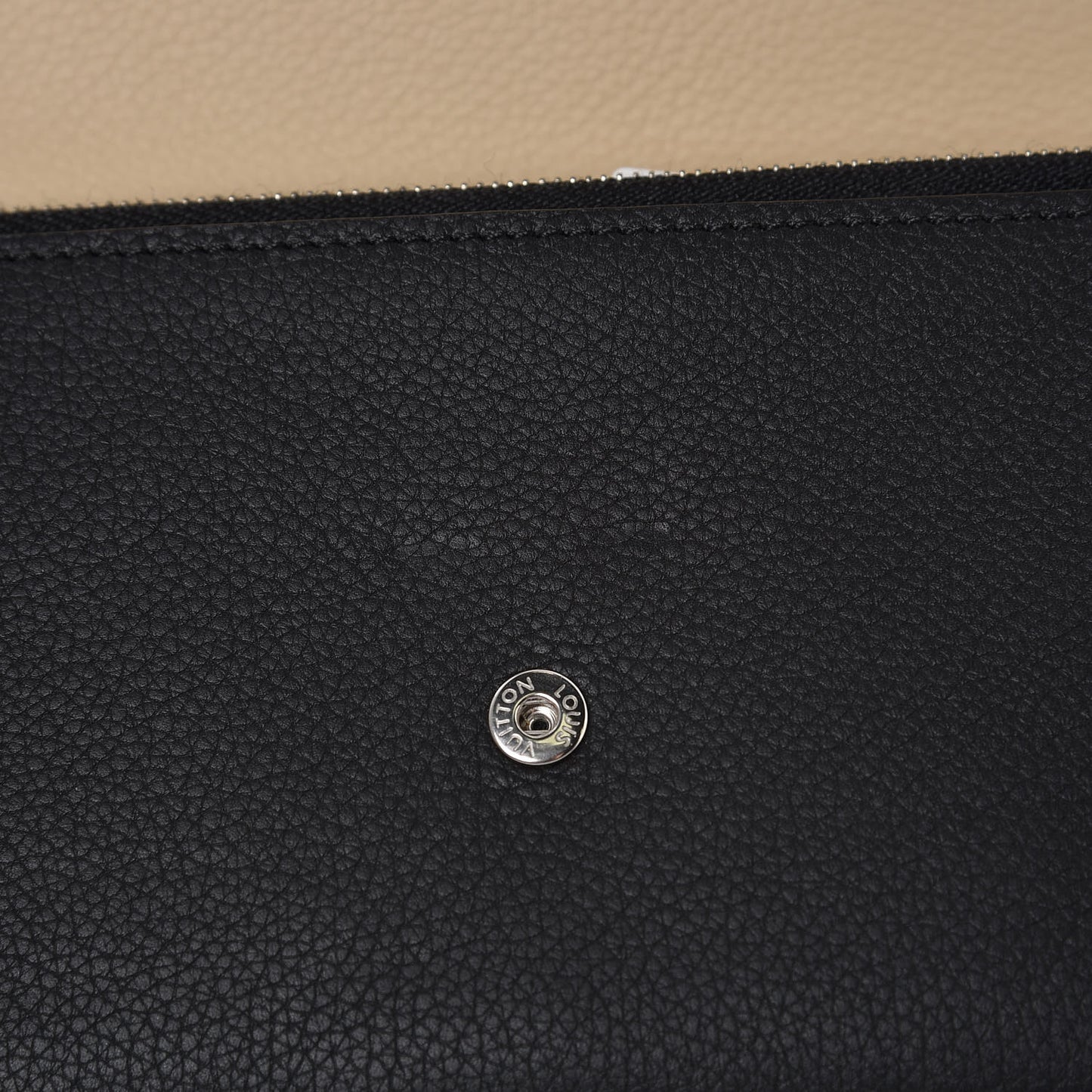 Calfskin Lockme II Wallet Vanille Black