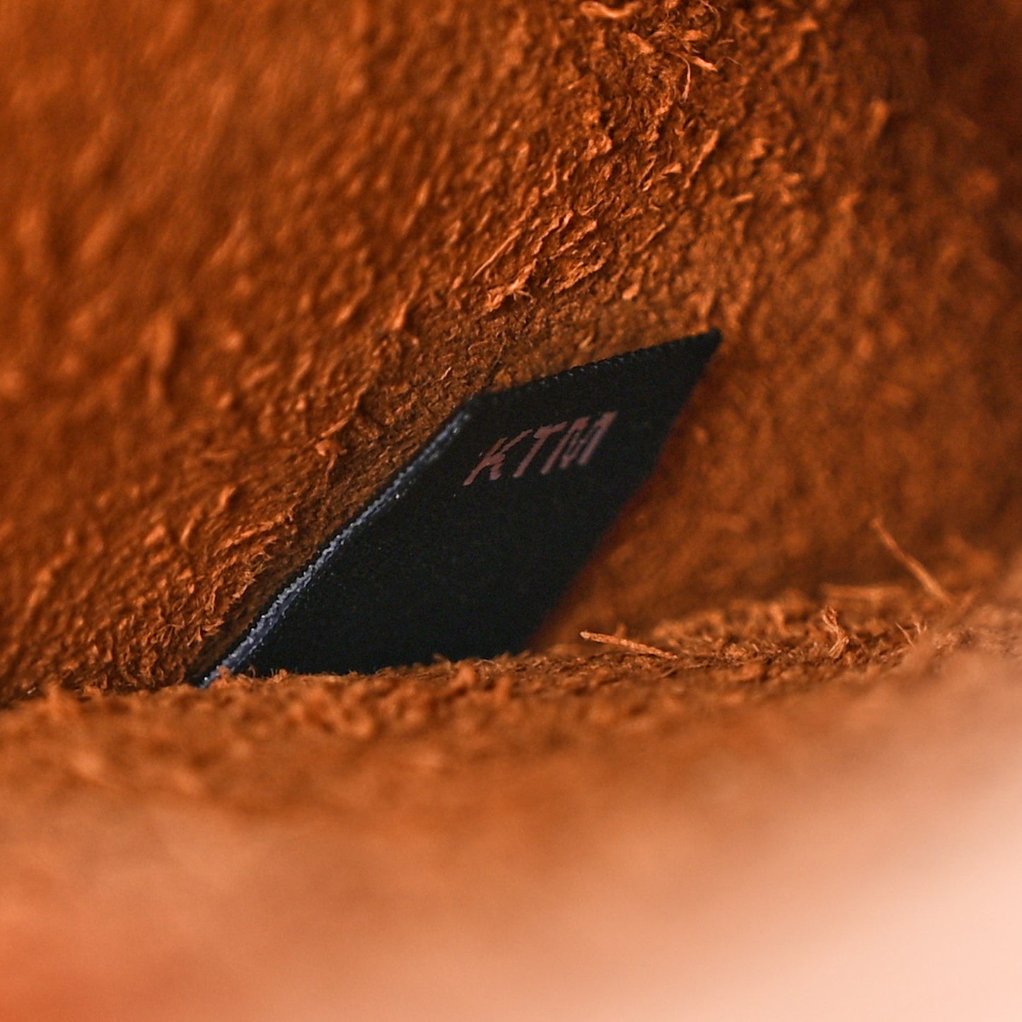 Grain Calfskin New Antony Messenger Crossbody Oak