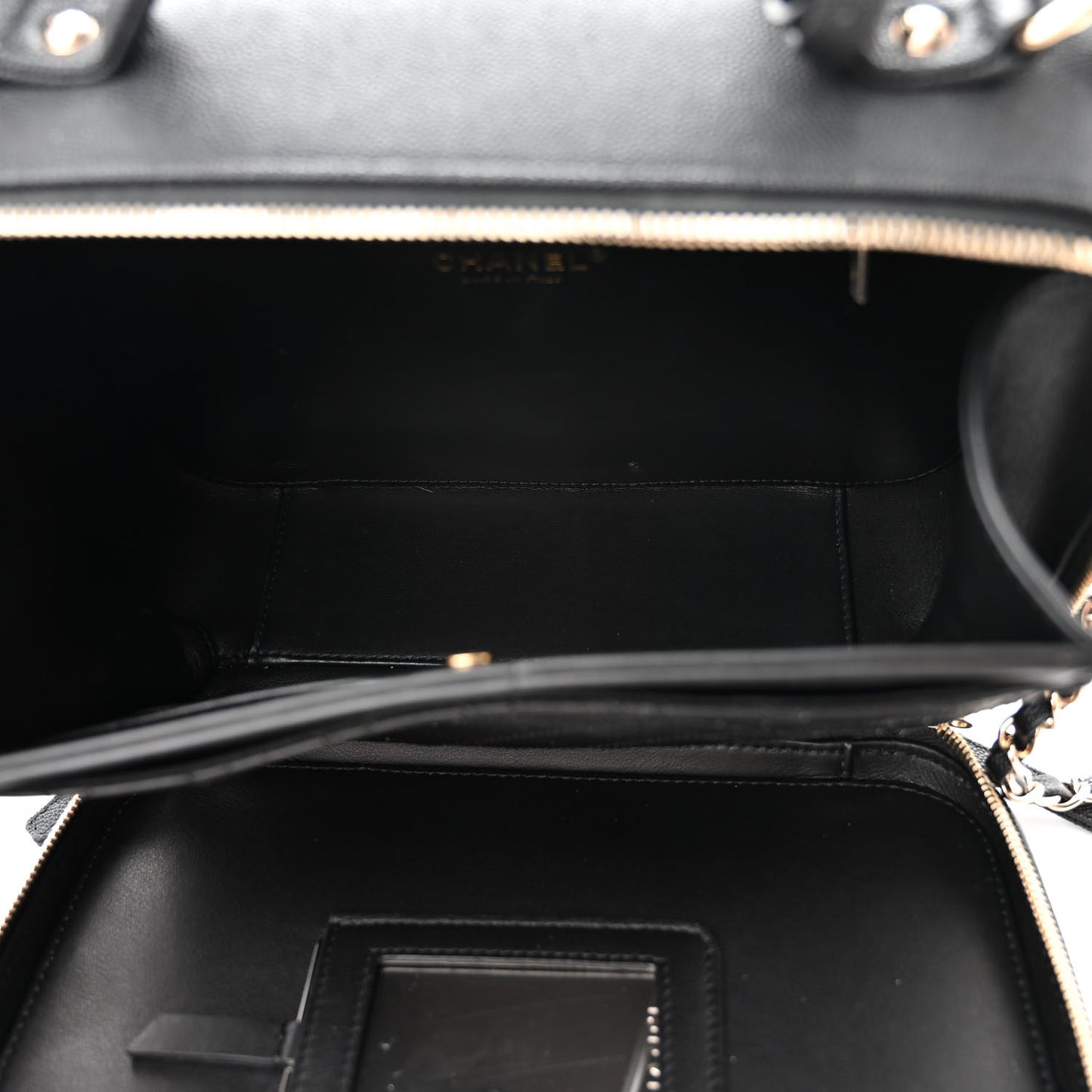 Caviar Quilted Large CC Filigree Vanity Case Black