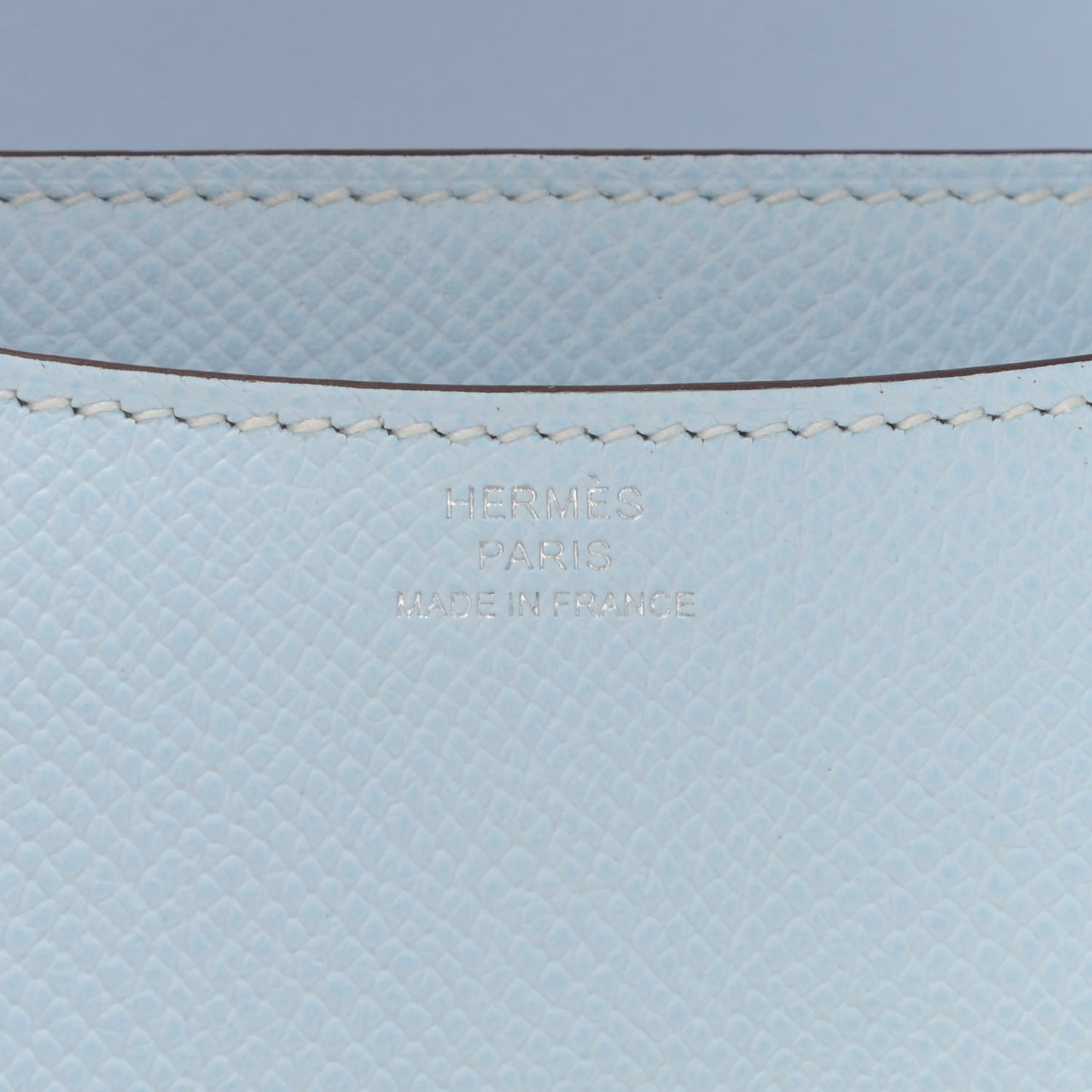 Epsom Constance 18 Bleu Brume