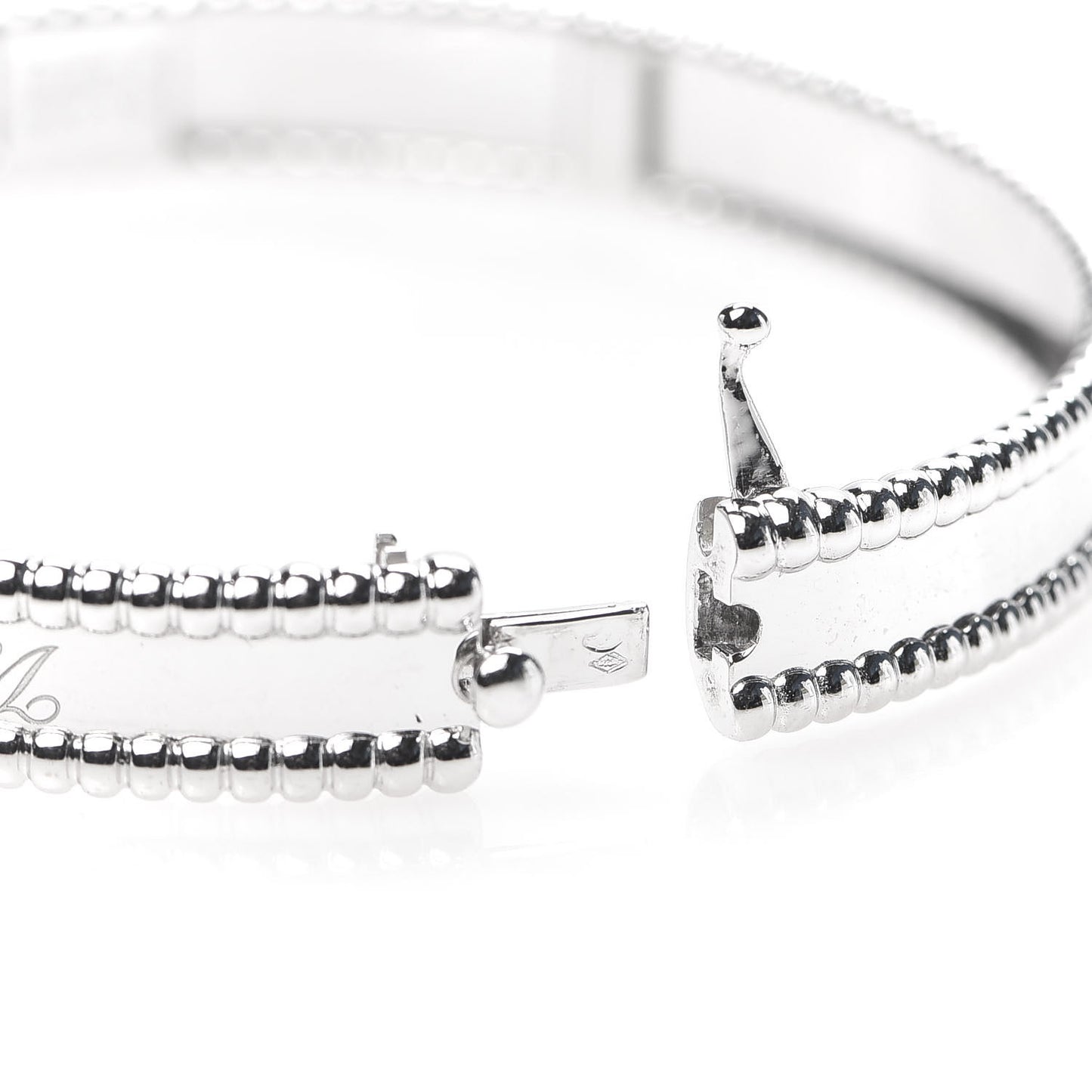 18K White Gold Perlee Signature Bangle Bracelet M