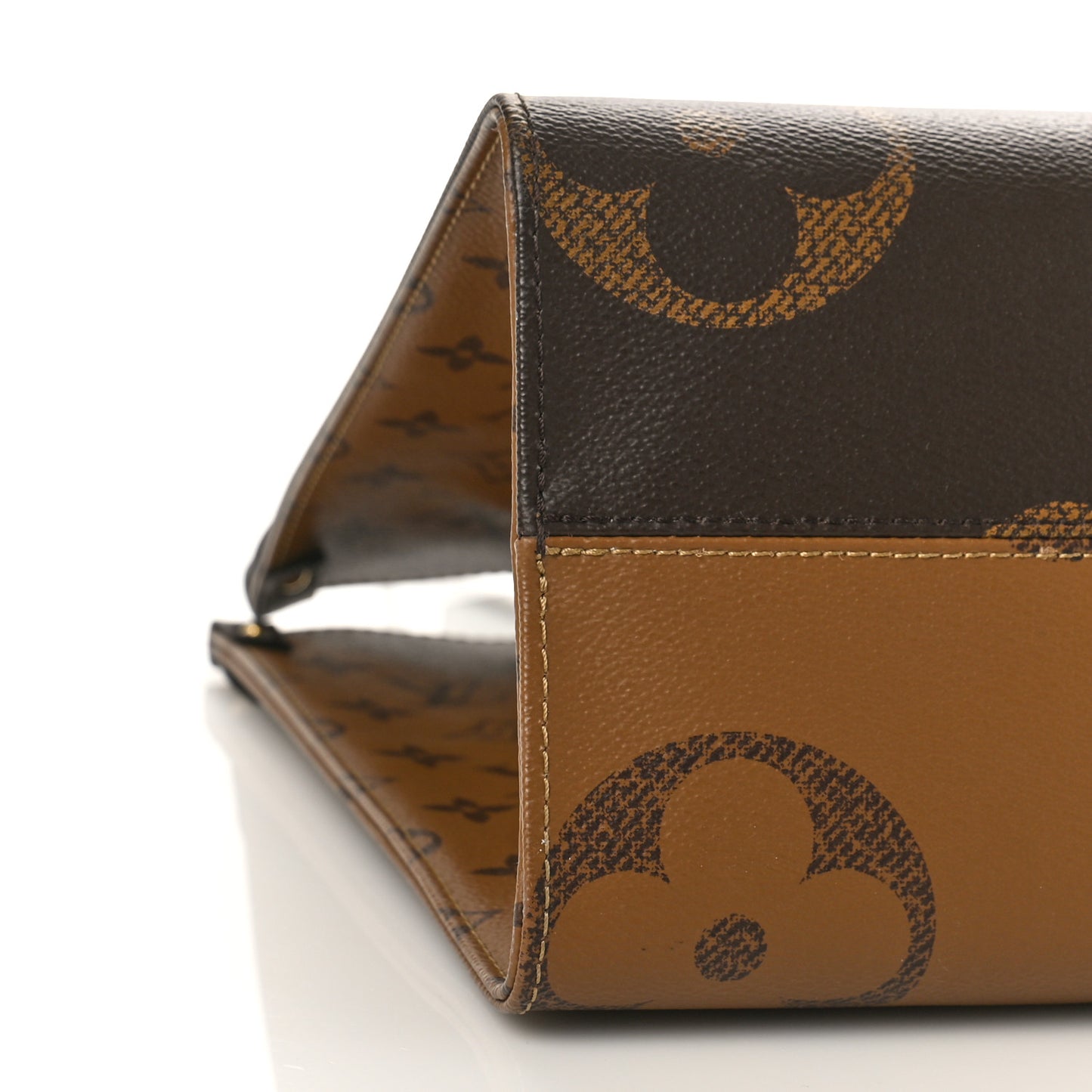 Reverse Monogram Giant Onthego MM