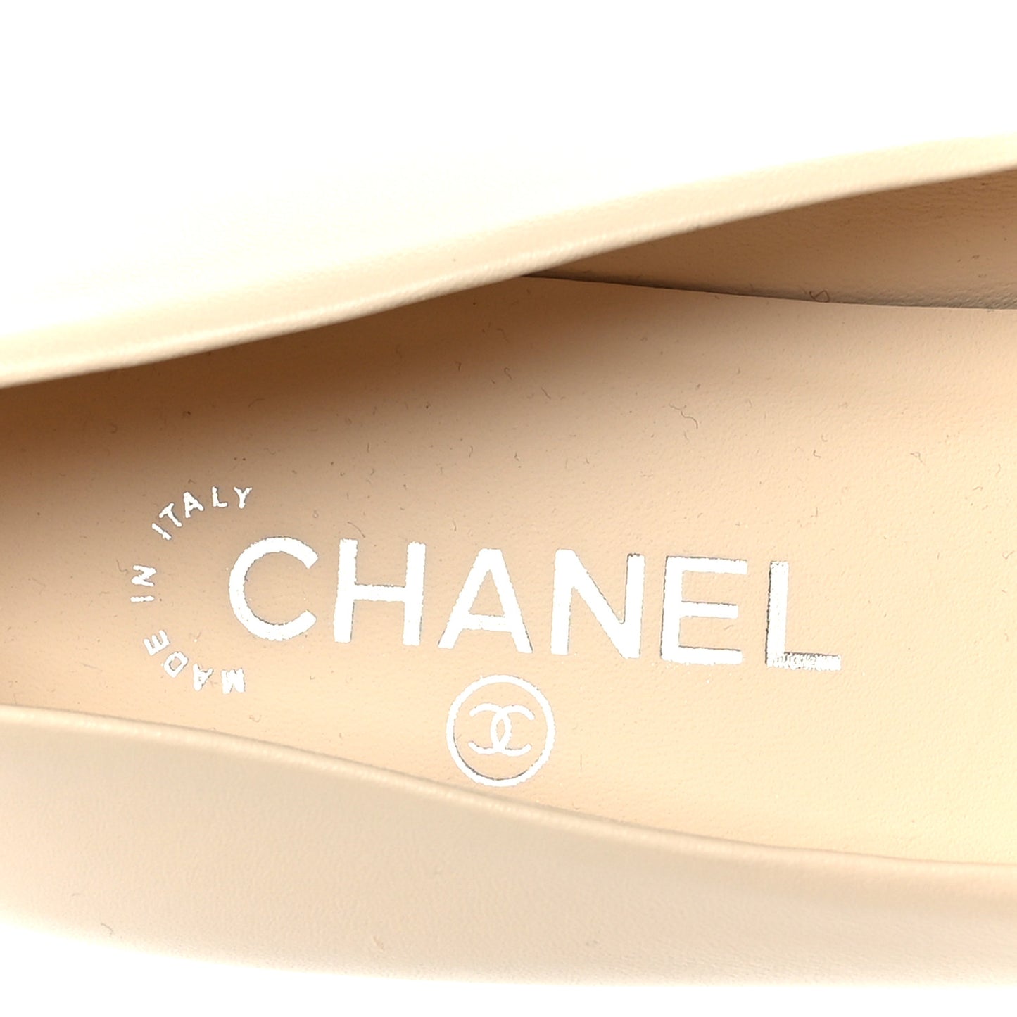 Lambskin CC Cap Toe Chain Pumps 41 Light Beige White