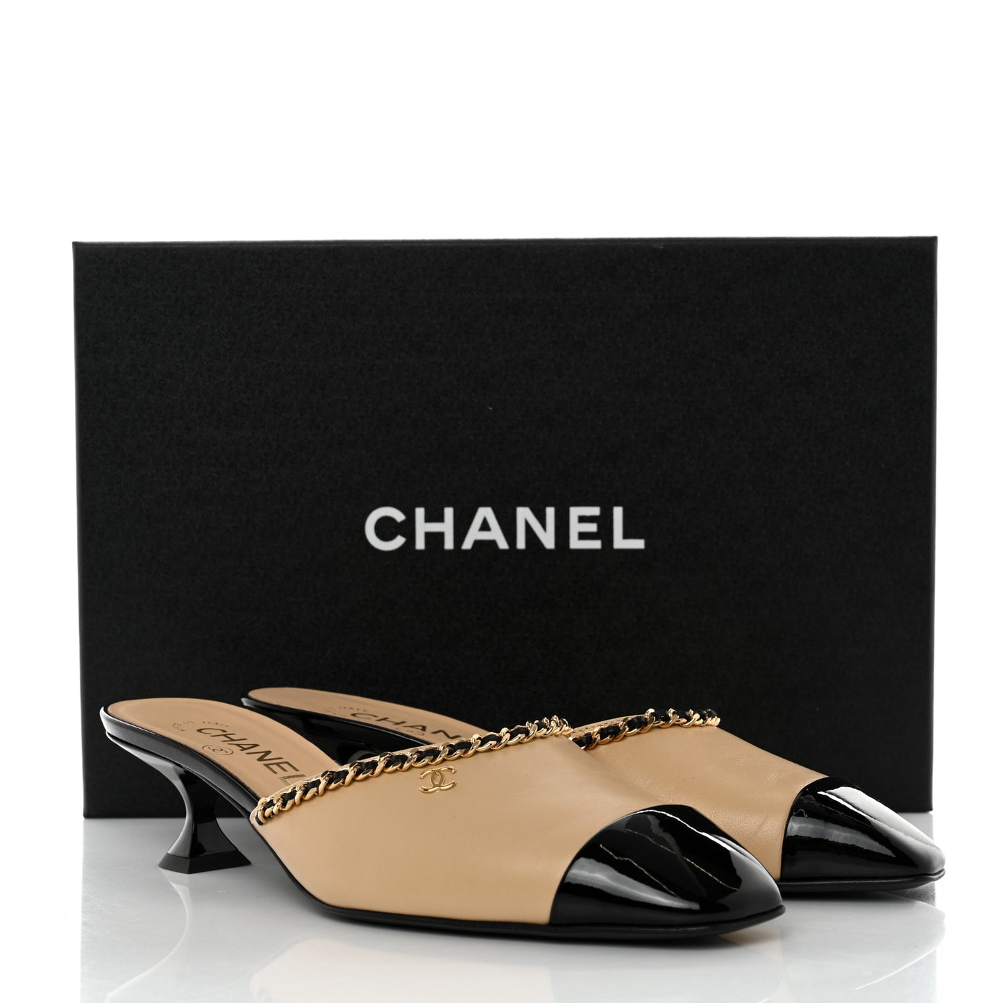 Lambskin Patent Cap Toe Chain Mule 37.5 Beige Black