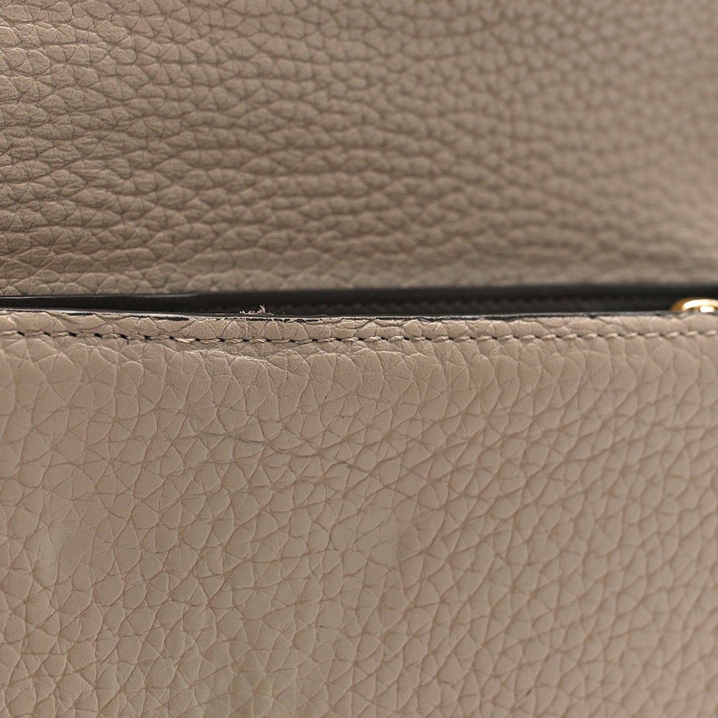 Taurillon Capucines Wallet Galet