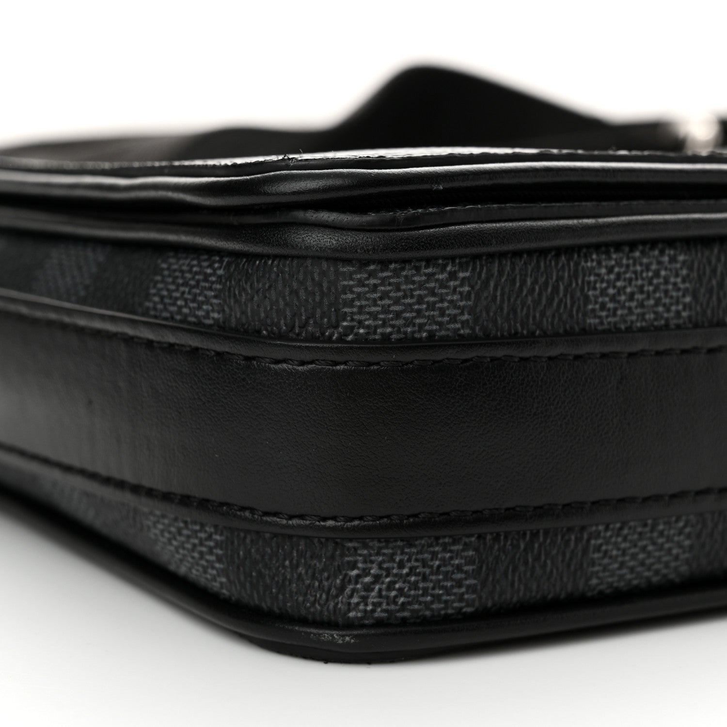 Louis Vuitton Damier Graphite 3D Studio Messenger 8 of 9