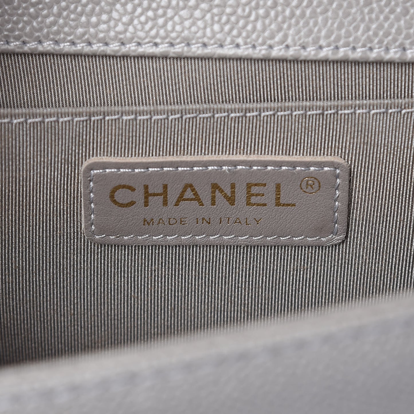 Caviar Quilted Medium Boy Flap Light Grey