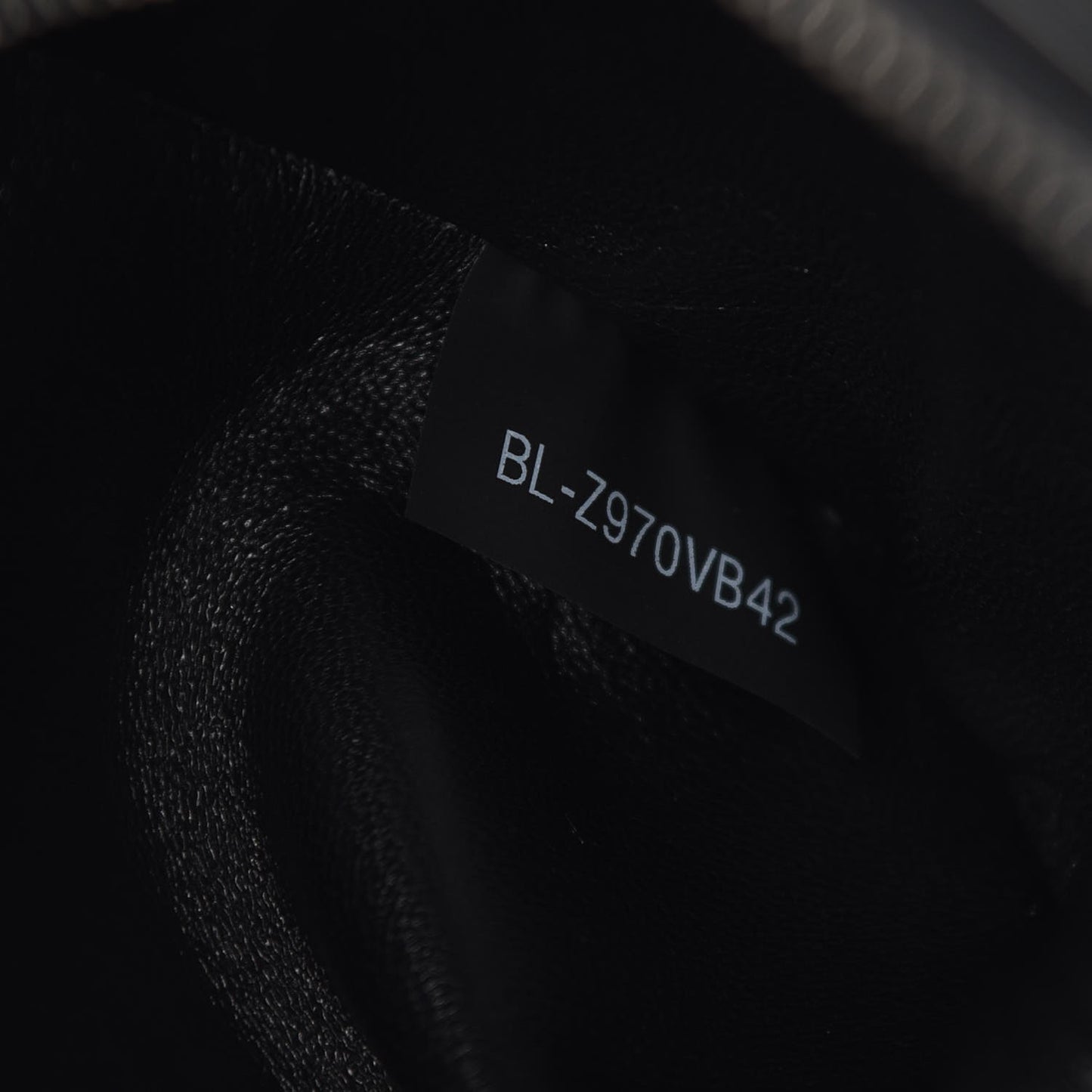 Vitello Medium Rockstud Tote Black