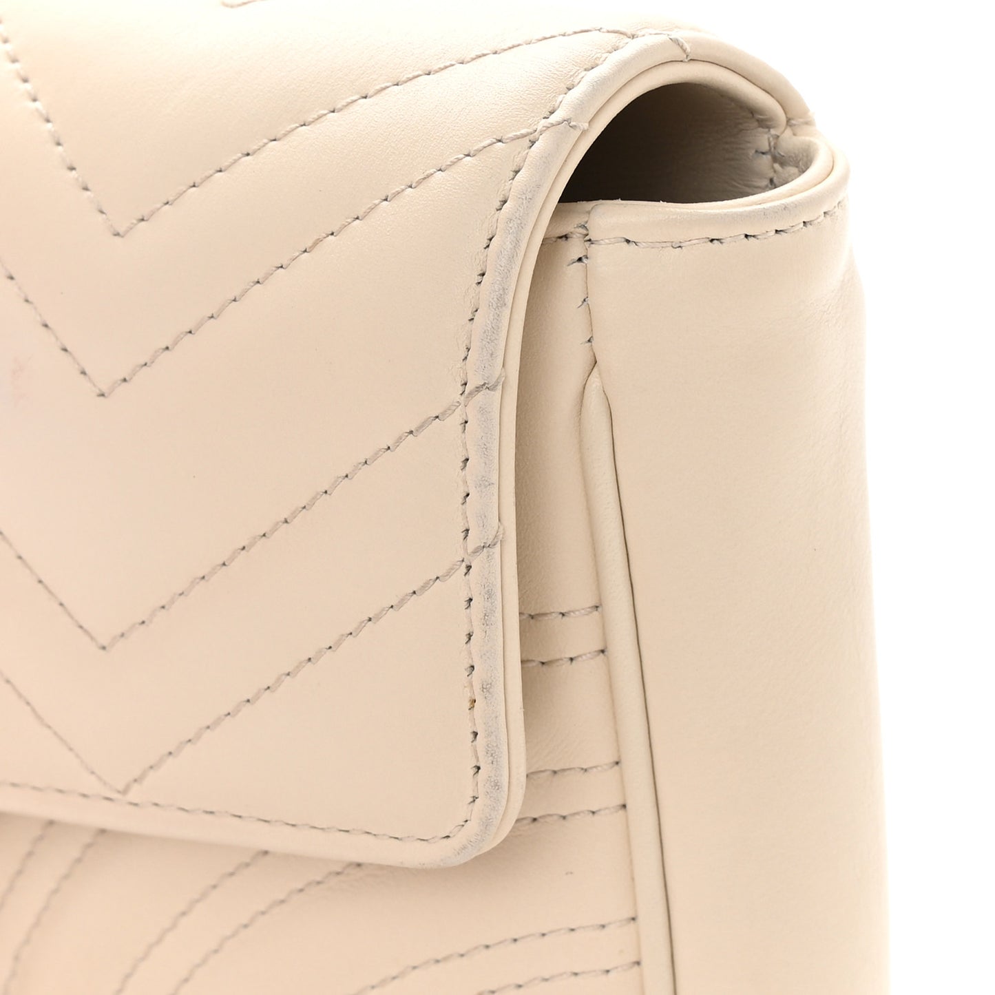 Calfskin Matelasse Pearly GG Marmont Chain Belt Bag Mystic White