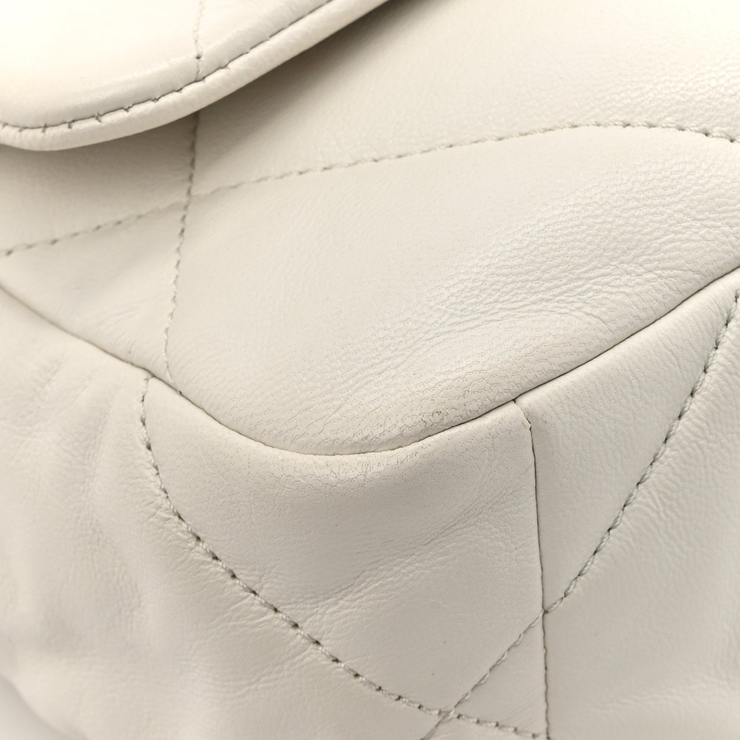 Lambskin Quilted Medium Chanel 19 Flap White