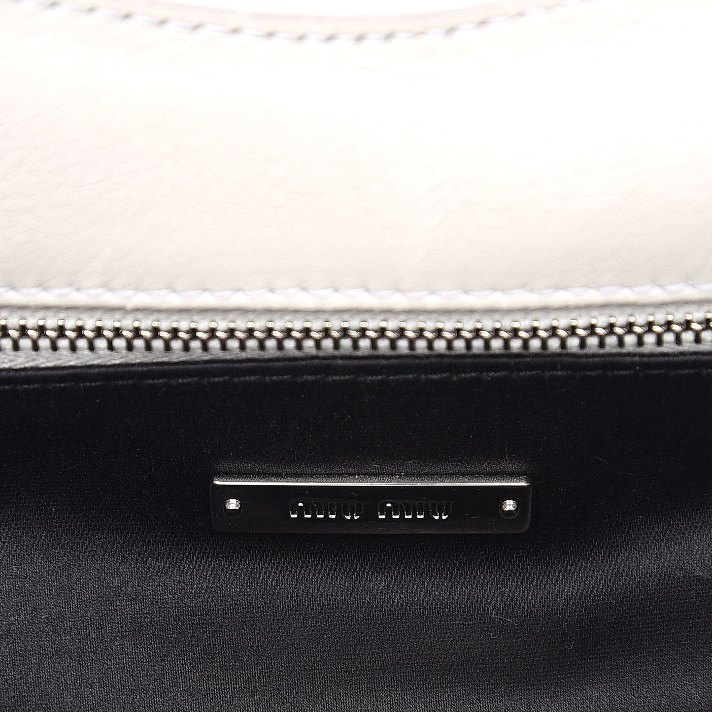 Vernice Patent Quilted Chain Clutch Bianco