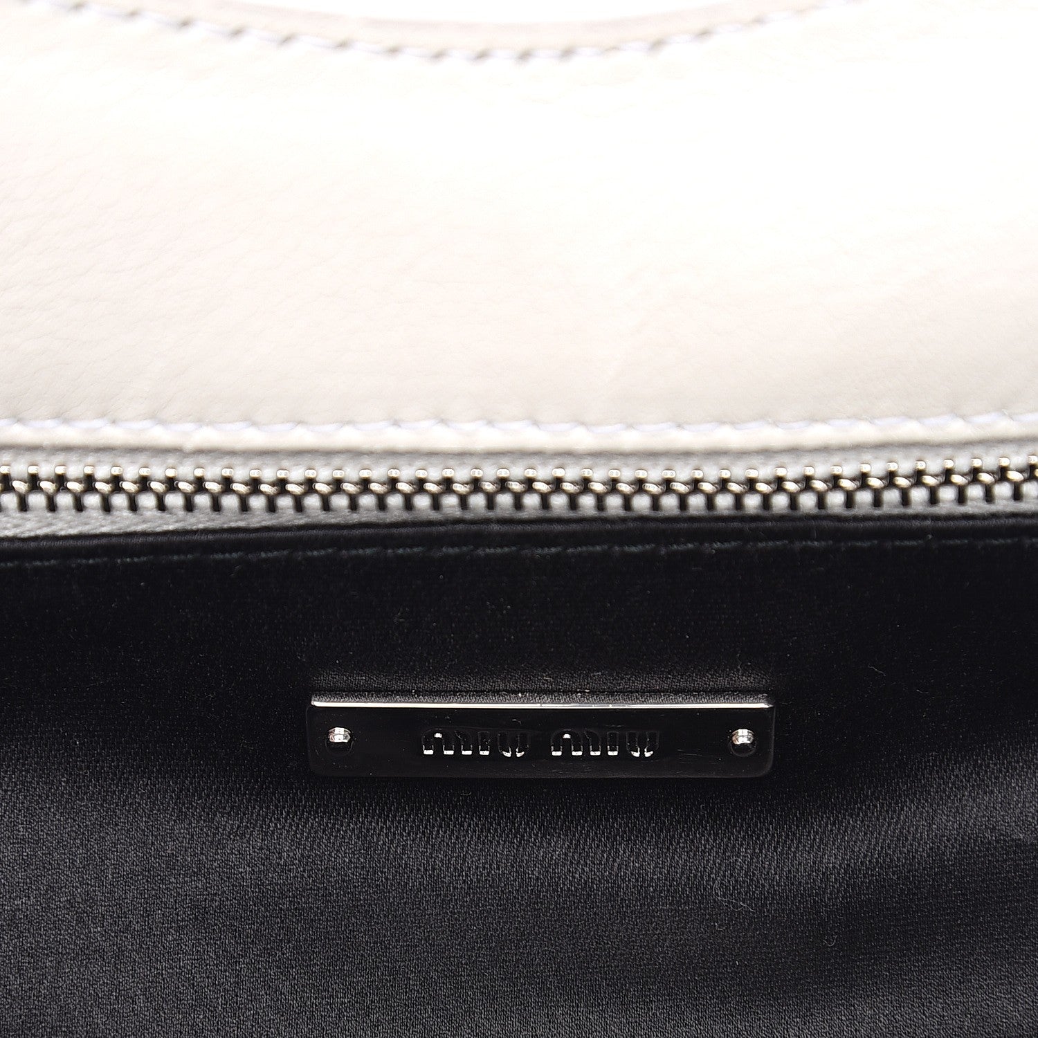 Miu Miu Vernice Patent Quilted Chain Clutch Bianco 6 of 7