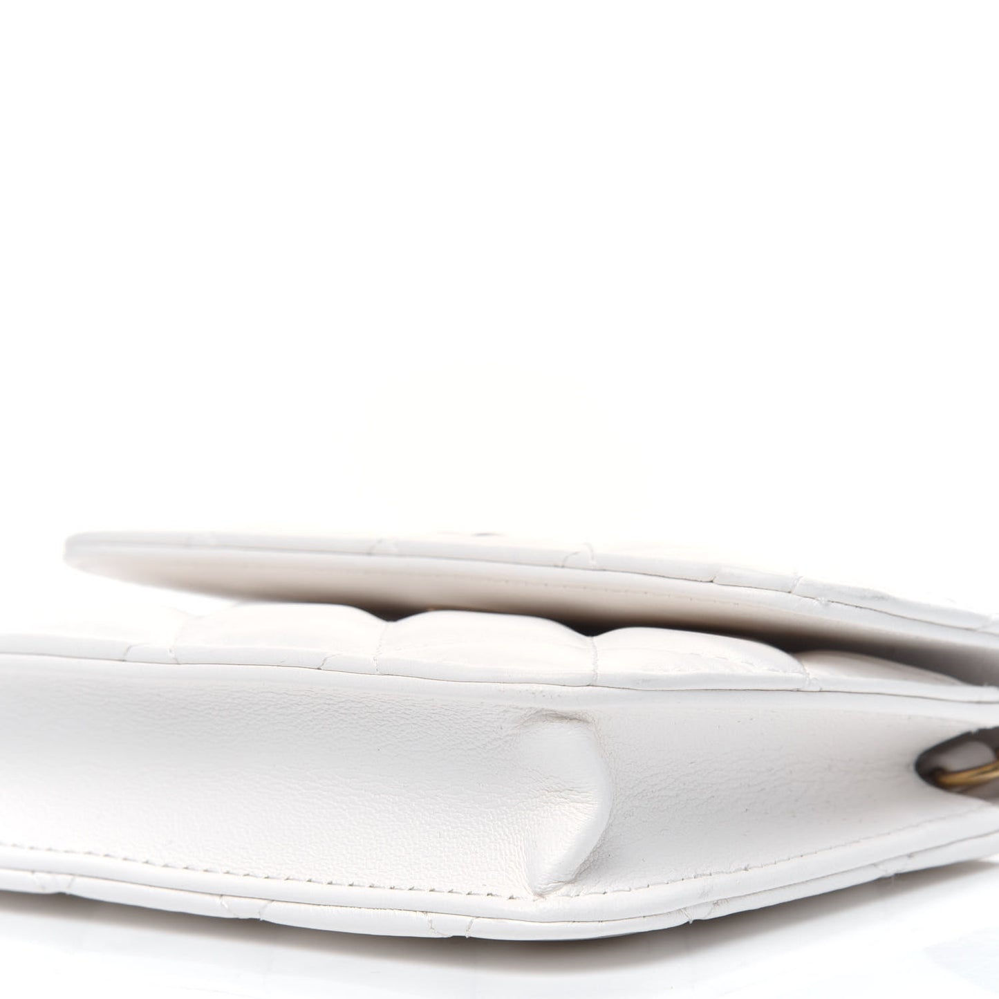 Lambskin Quilted Pearl Crush Clutch With Chain White