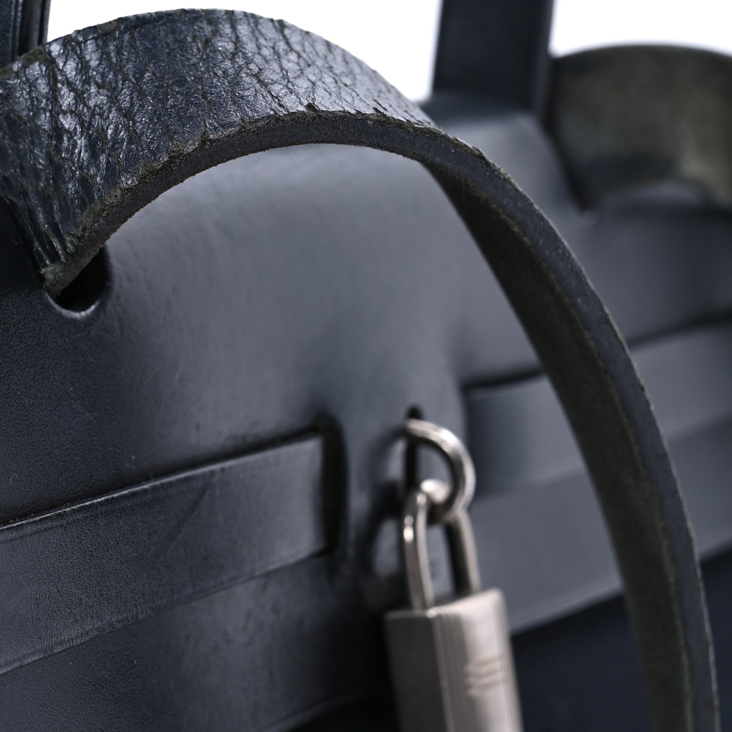 Toile Vache Calfskin Herbag 30 PM Black