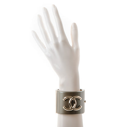 Chanel Resin CC Cuff Gold Pearly White 2 of 4