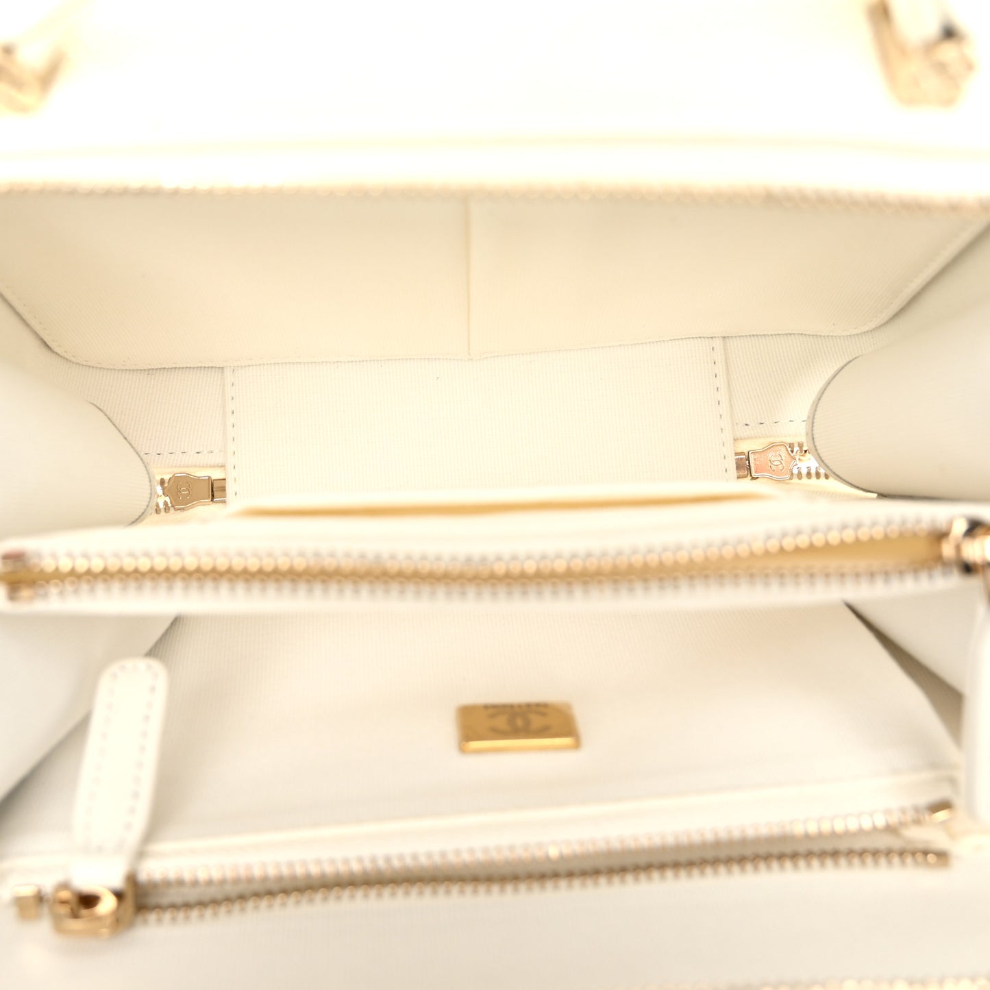 Caviar Quilted Top Handle Vanity Case White