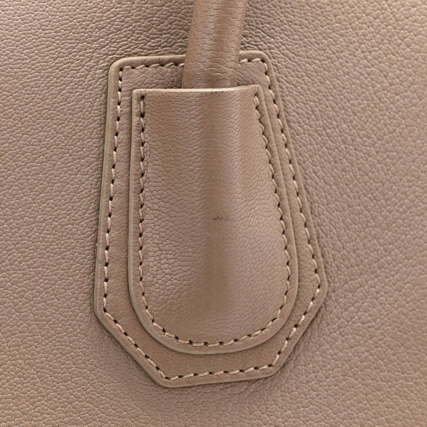 Sugar Goatskin Medium Antigona Sand