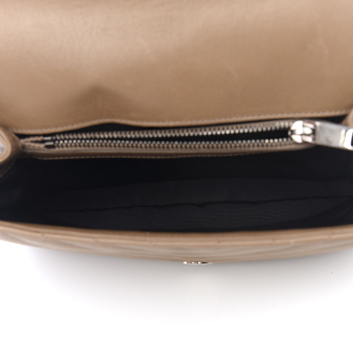 Saint Laurent Sheepskin Matelasse Chevron Monogram Medium College Bag Fard 4 of 9