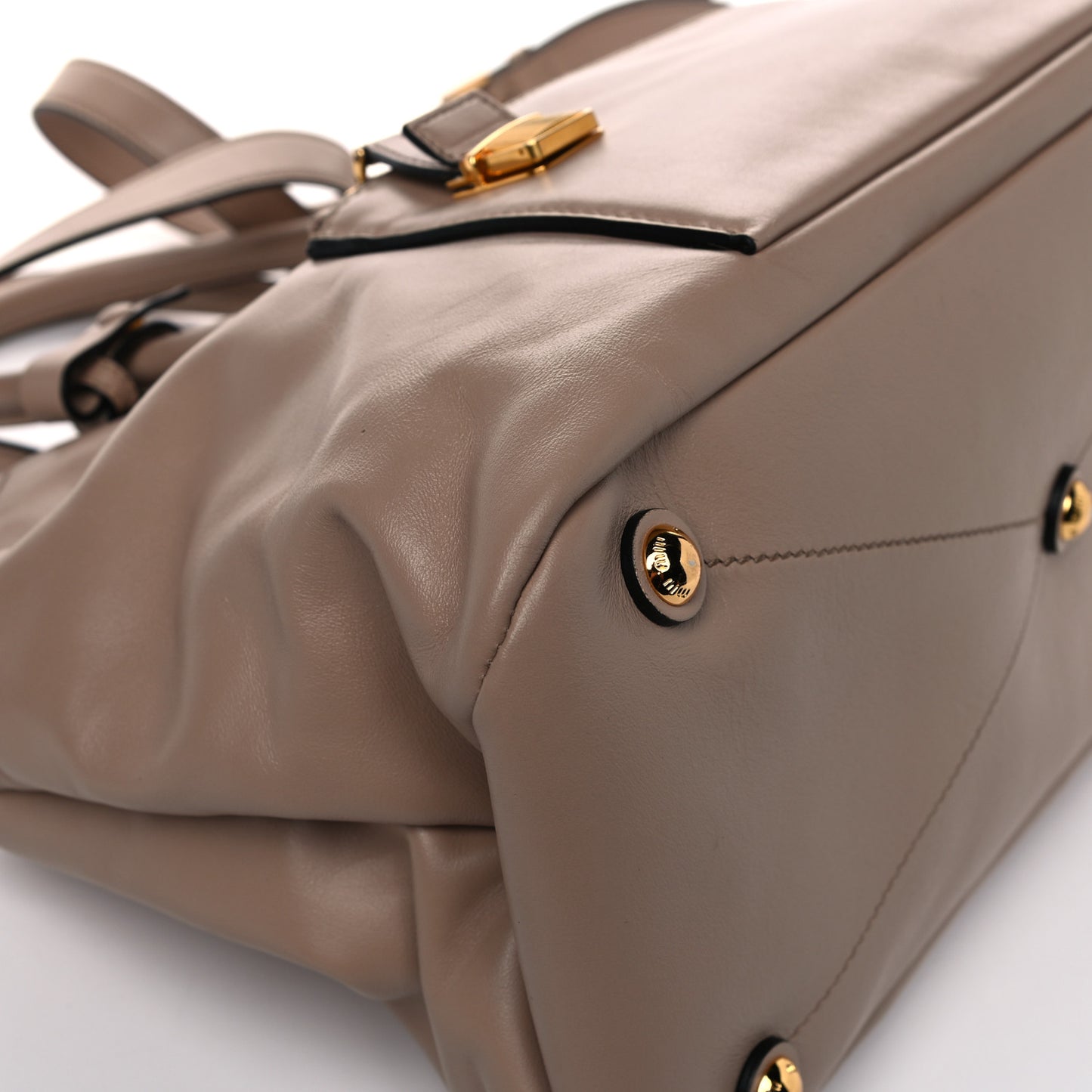 Vitello Soft Tote Cammeo