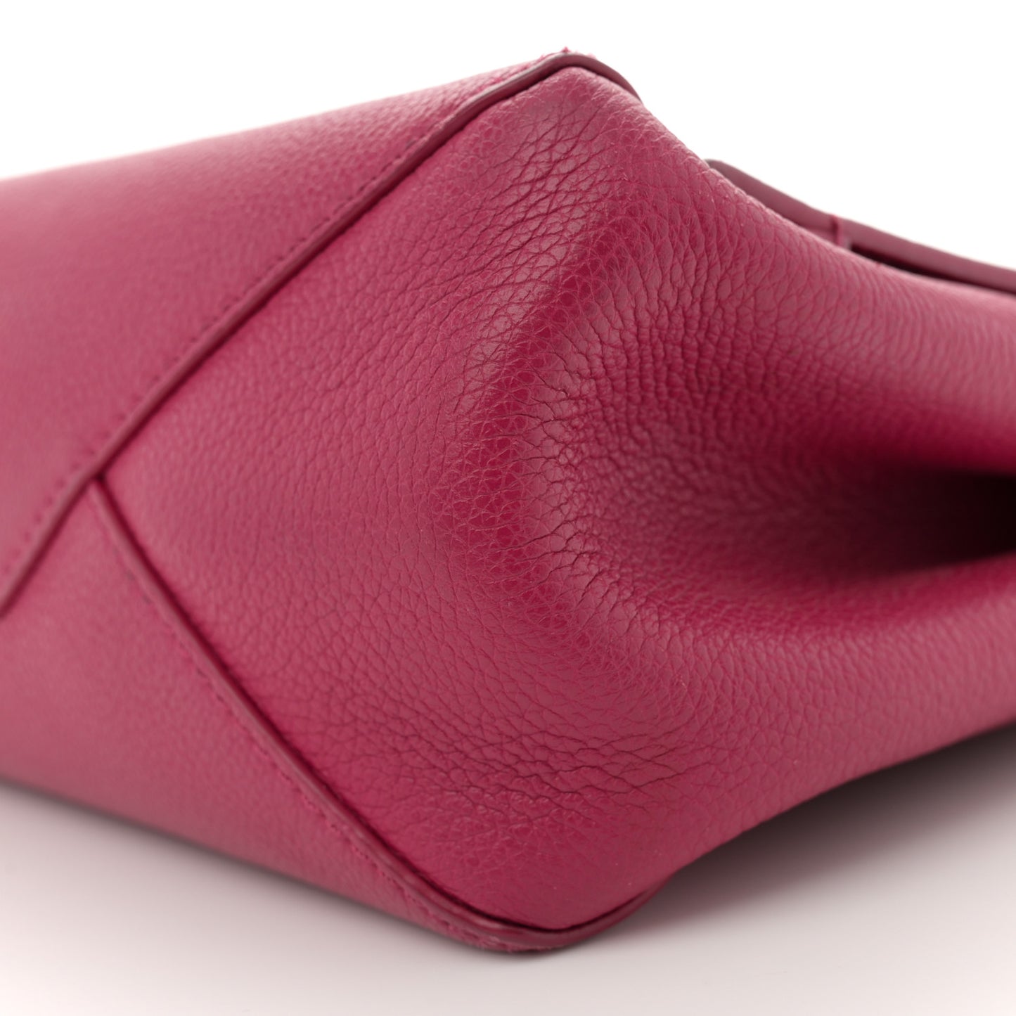 Soft Calfskin Lockme II Top Handle Dahlia