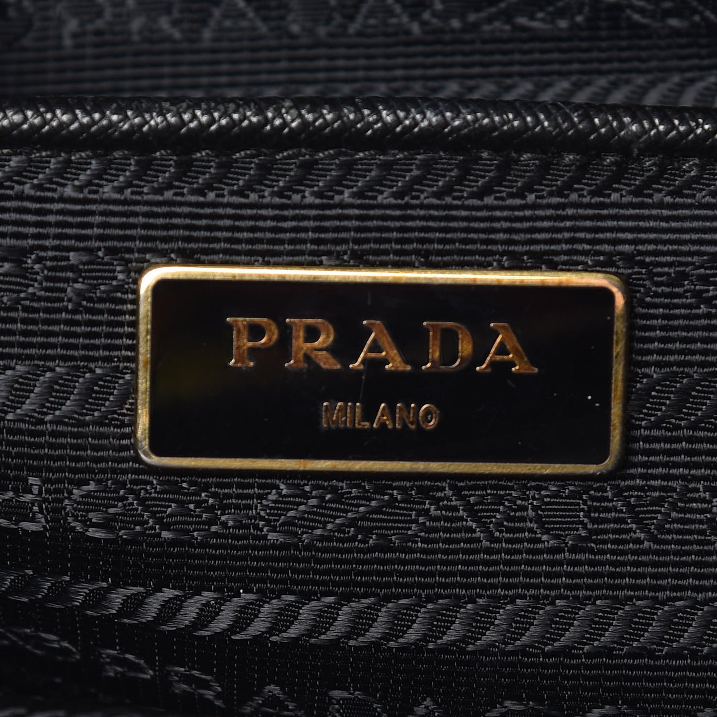 Saffiano Medium Galleria Double Zip Tote Black