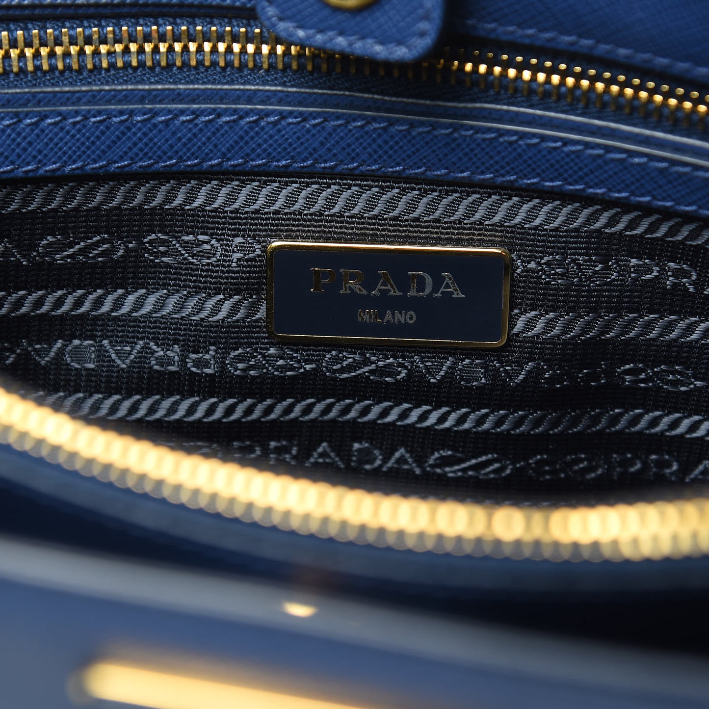 Saffiano Lux Medium Tote Bluette