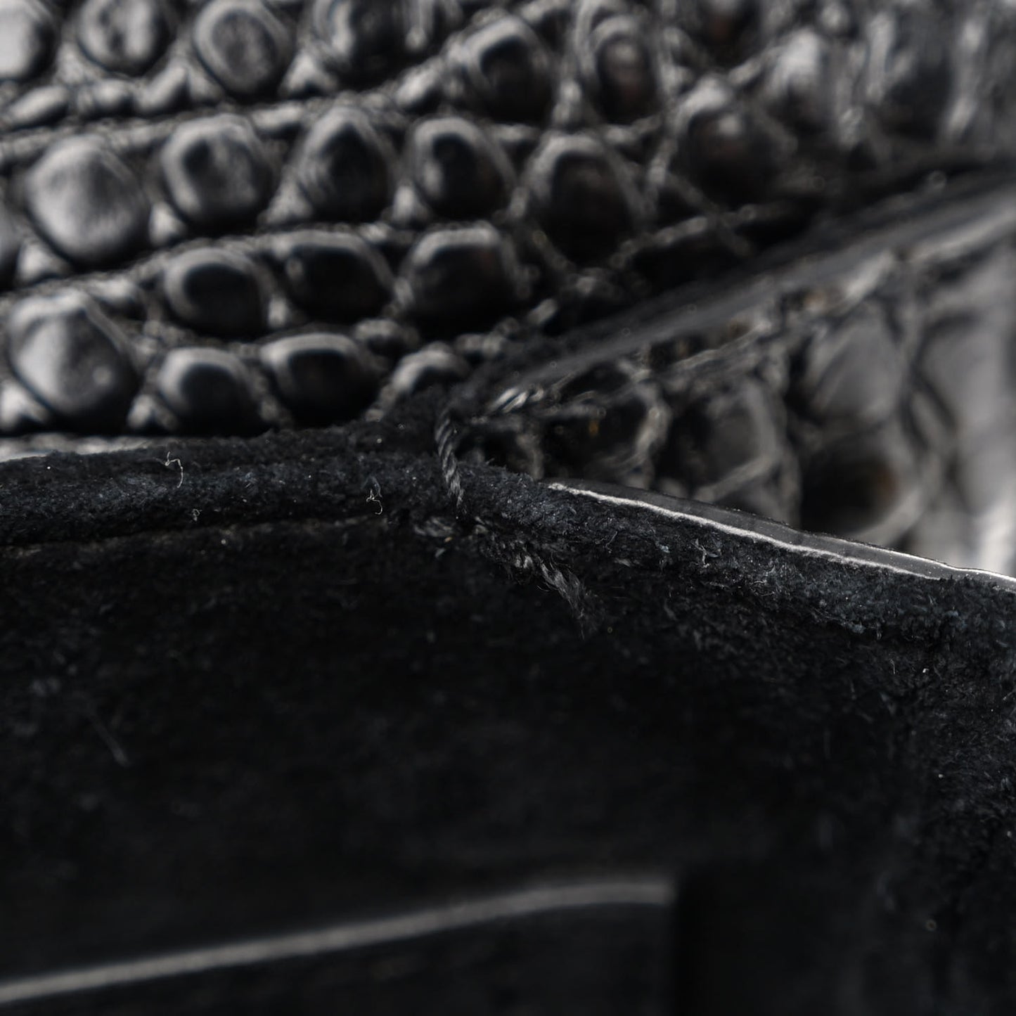 Calfskin Crocodile Embossed New Besace Crossbody Bag Black