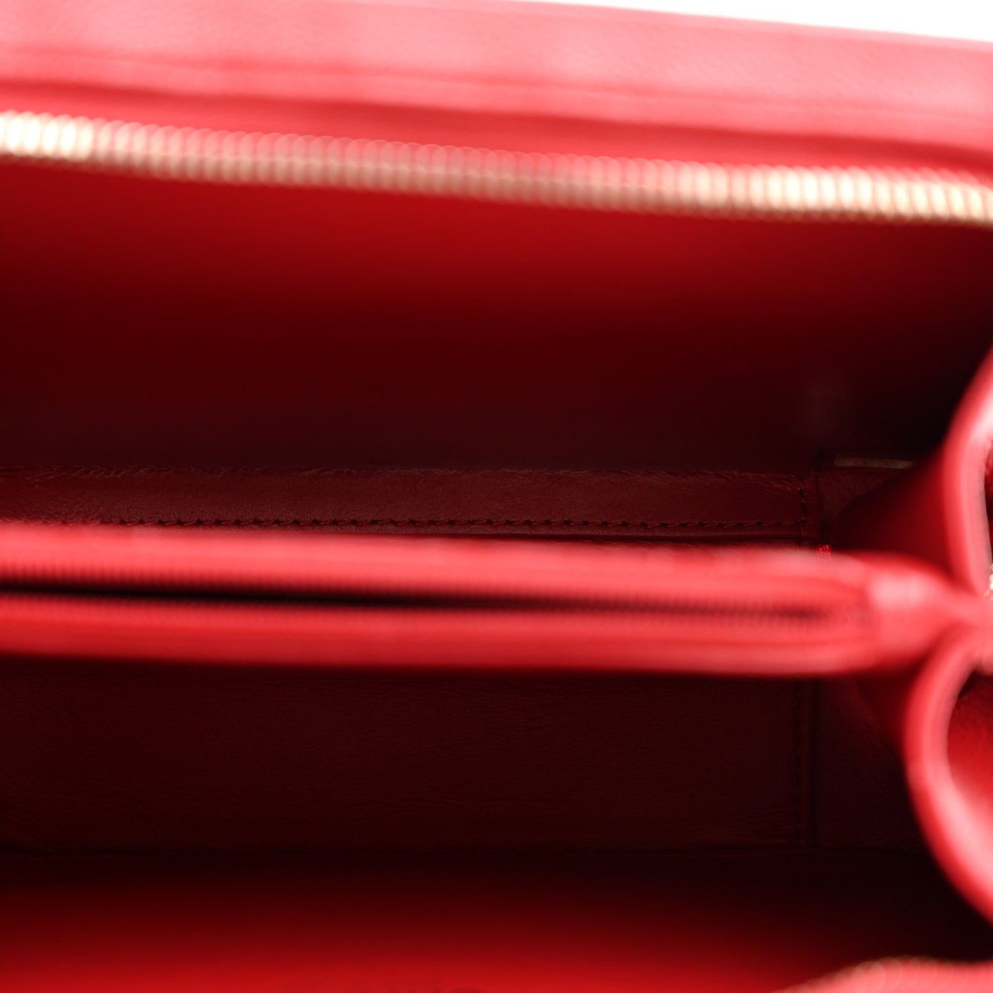 Caviar Quilted Medium CC Filigree Vanity Case Red