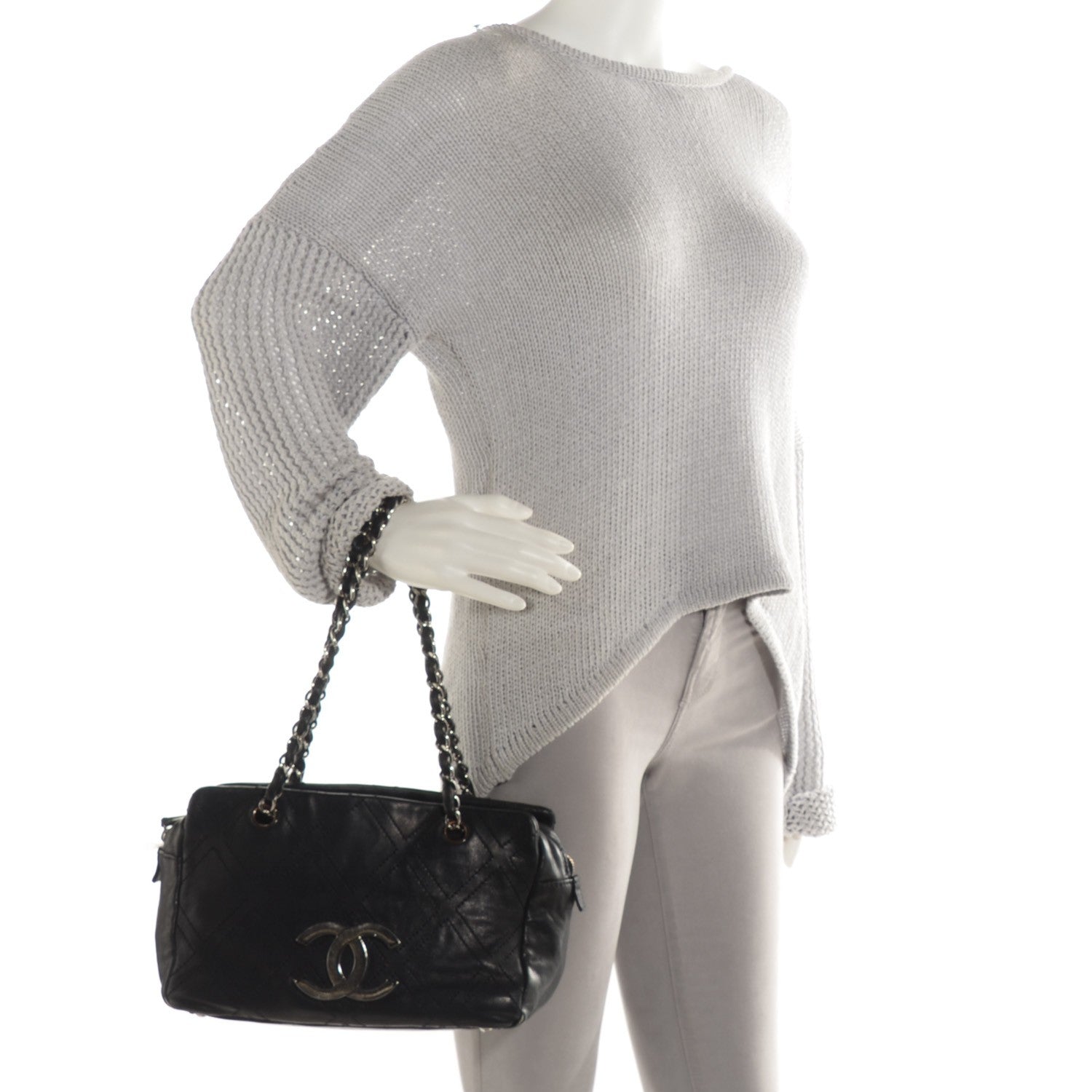 Chanel Calfskin Small Diamond Stitch Tote Black 2 of 7