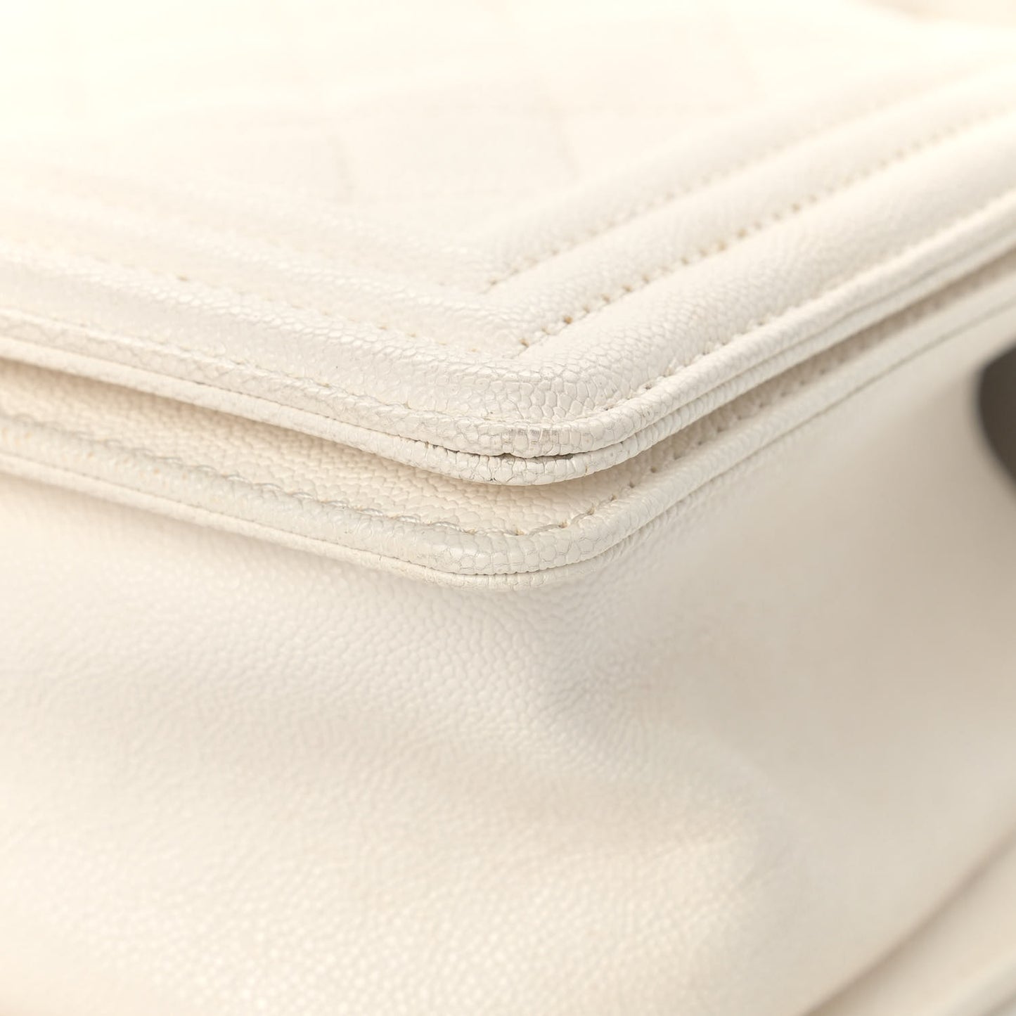 Caviar Quilted Medium Boy Flap White