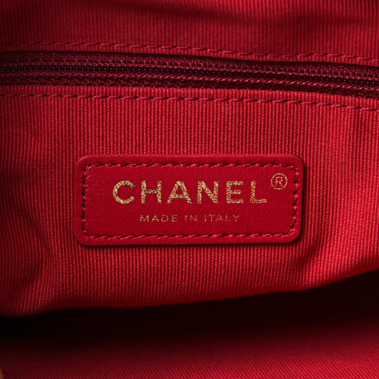 Lambskin Quilted Chain Around Hobo Black