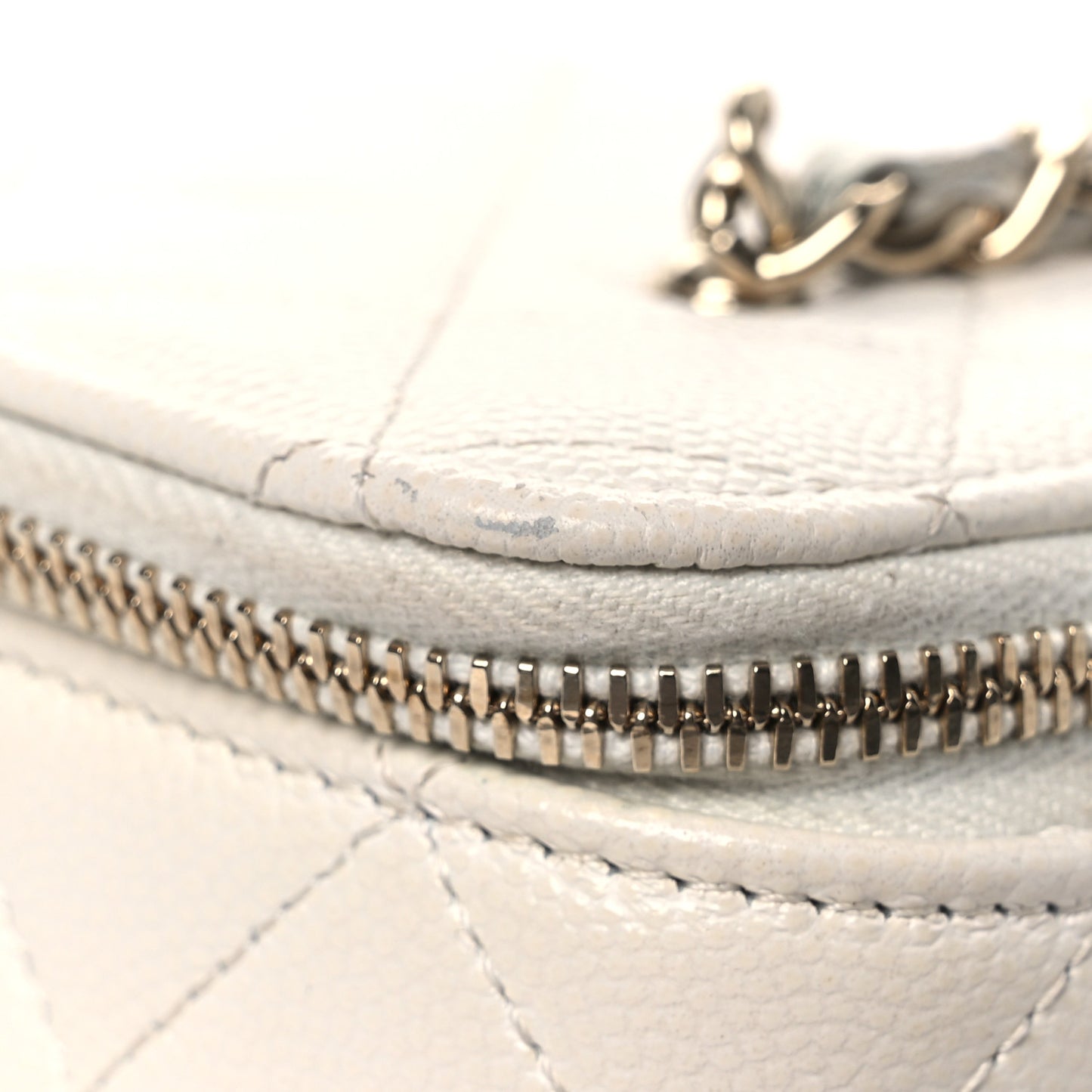 Caviar Quilted Crystal Hearts Small Vanity Case With Chain White