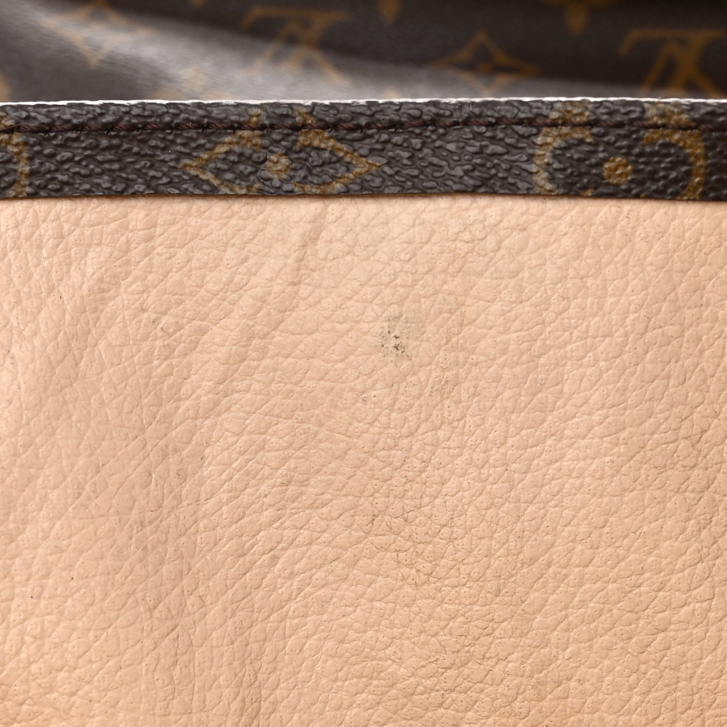 Monogram Sac Plat
