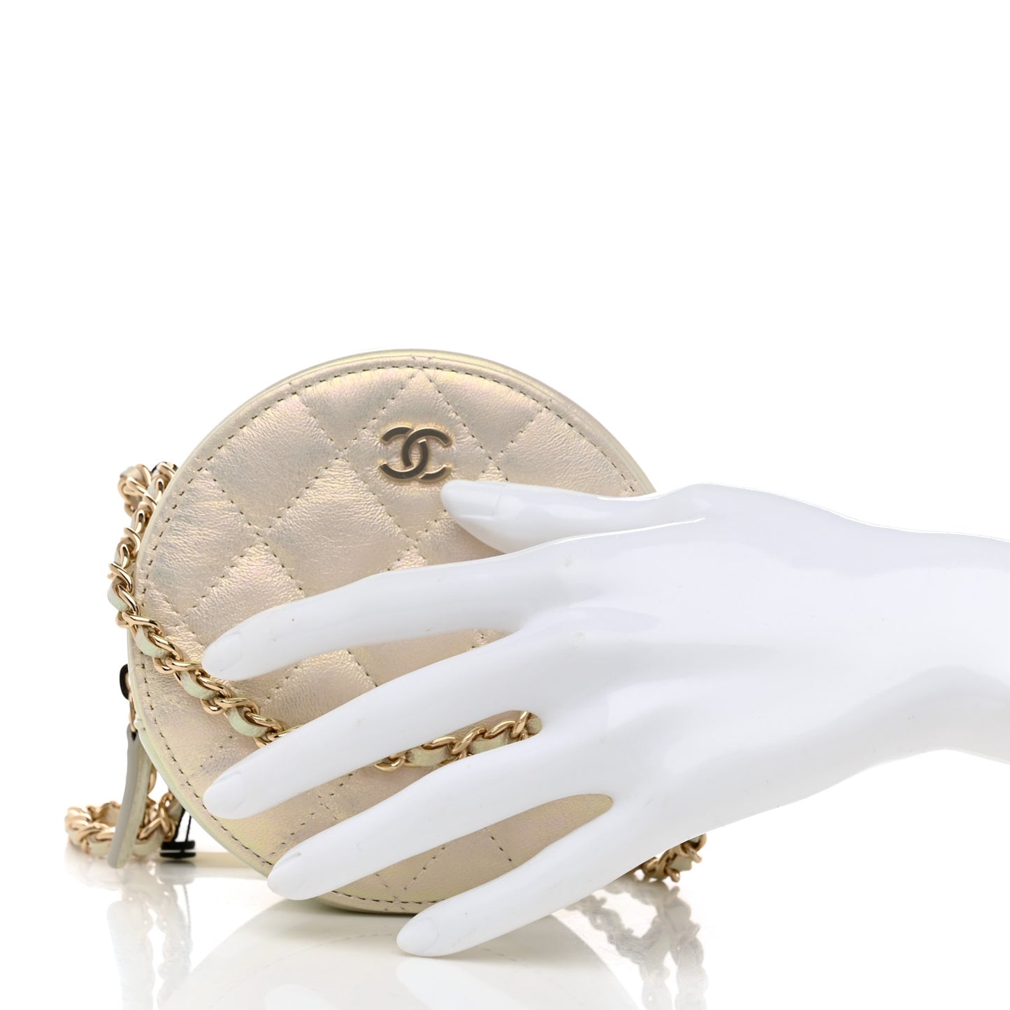 Iridescent Lambskin Quilted Round Clutch With Chain Ivory
