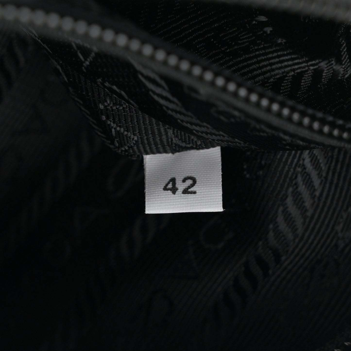 Re-Nylon Vela Pouch Black