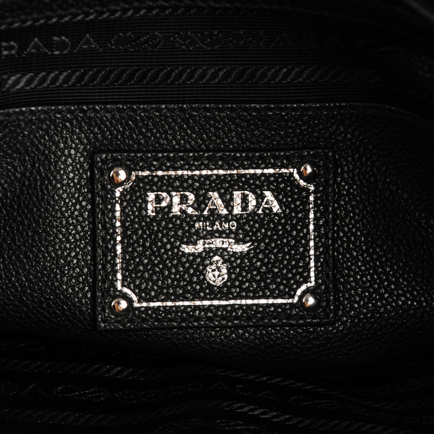 Vitello Phenix Shoulder Bag Nero Black