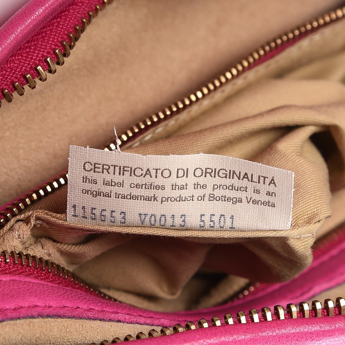 Nappa Intrecciato Medium Veneta Hobo Fuchsia