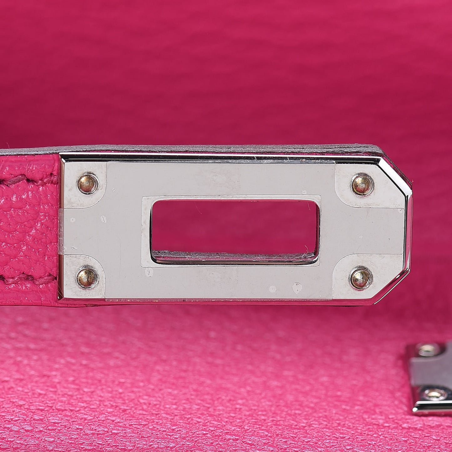 Chevre Mysore Kelly Longue Wallet Rose Tyrien