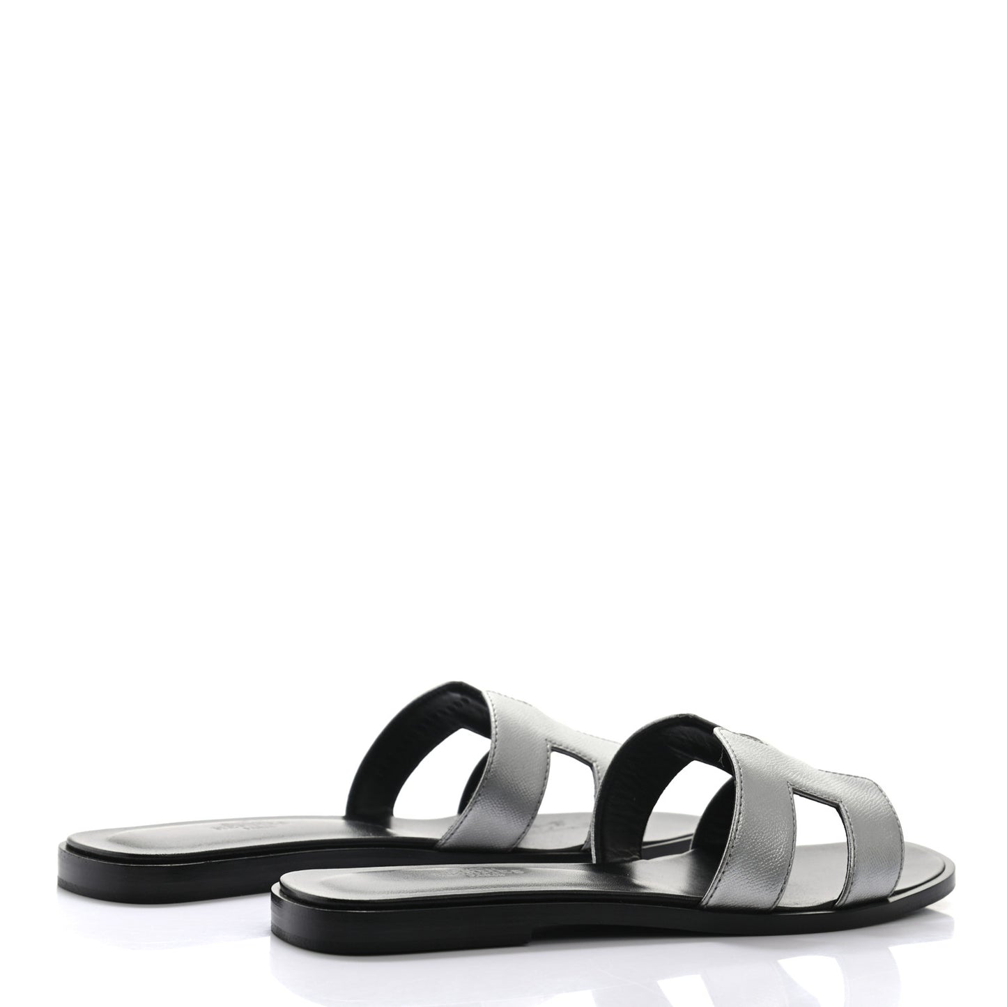 Metallic Epsom Oran Sandals 37.5 Gris Argente